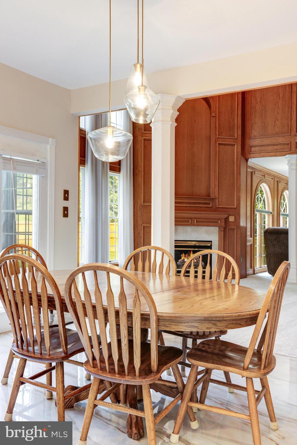 BURKE LAKE MEADOW - Residential