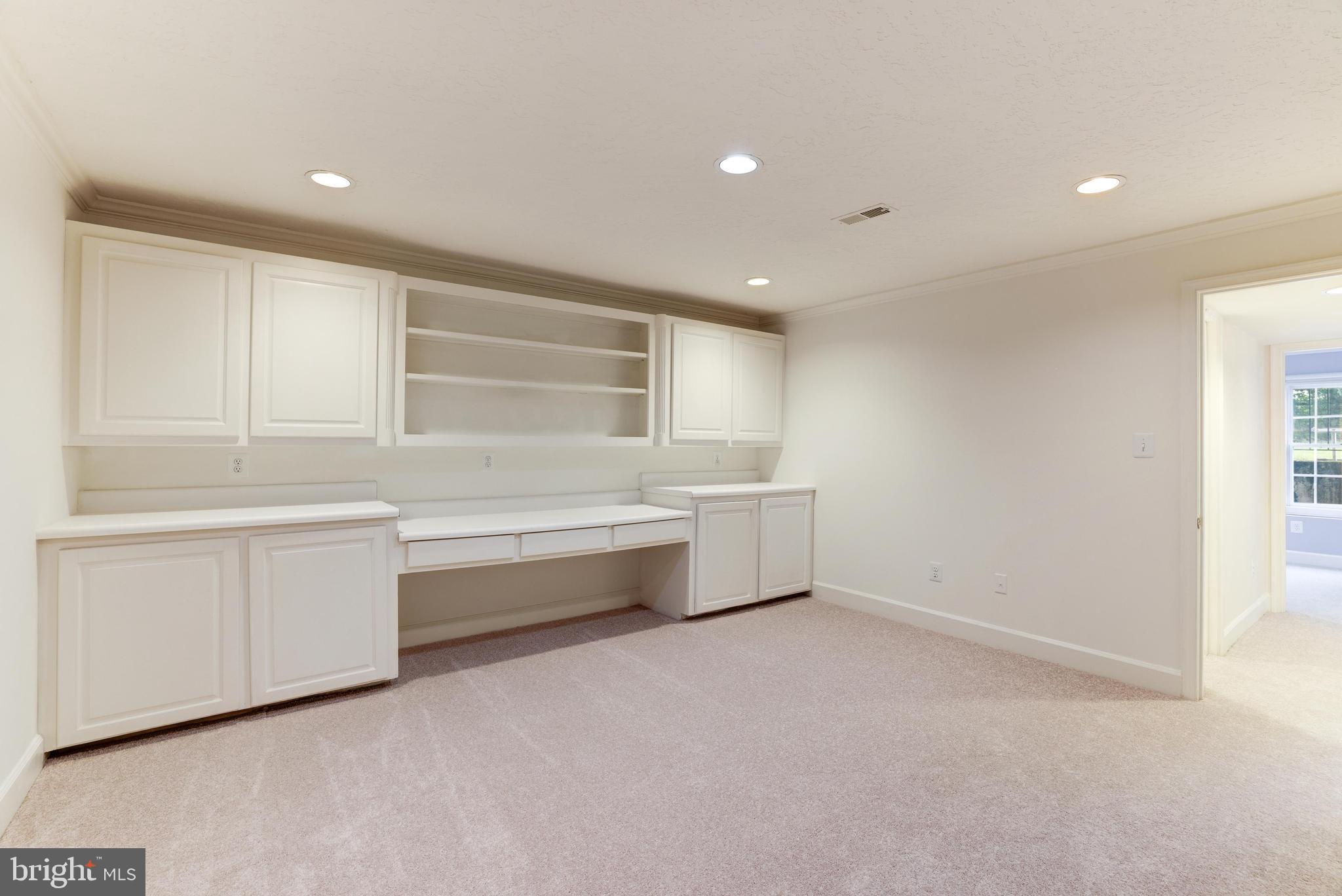 BURKE LAKE MEADOW - Residential