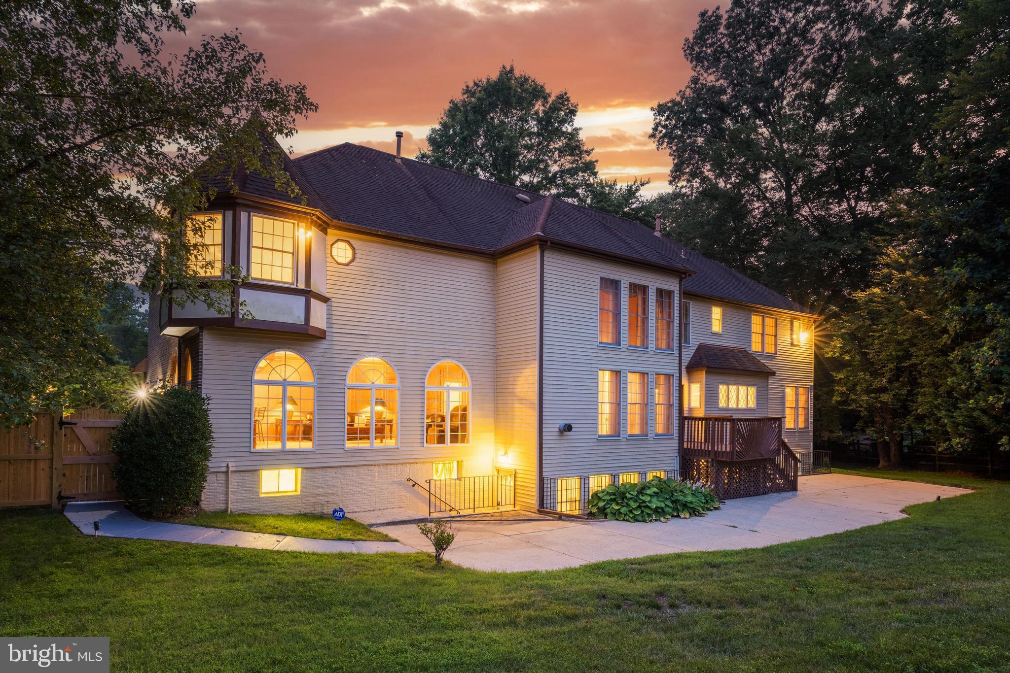 BURKE LAKE MEADOW - Residential