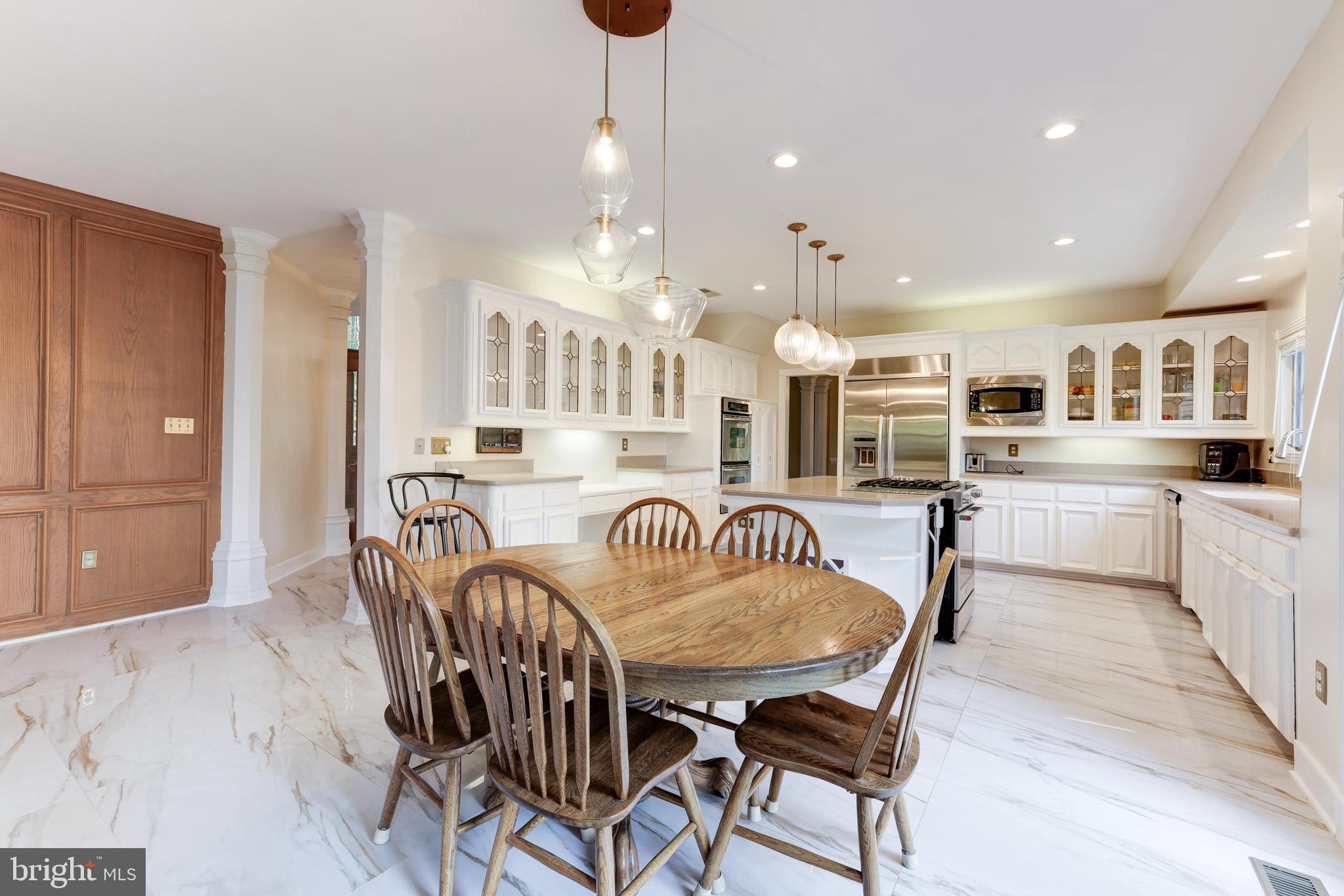 BURKE LAKE MEADOW - Residential