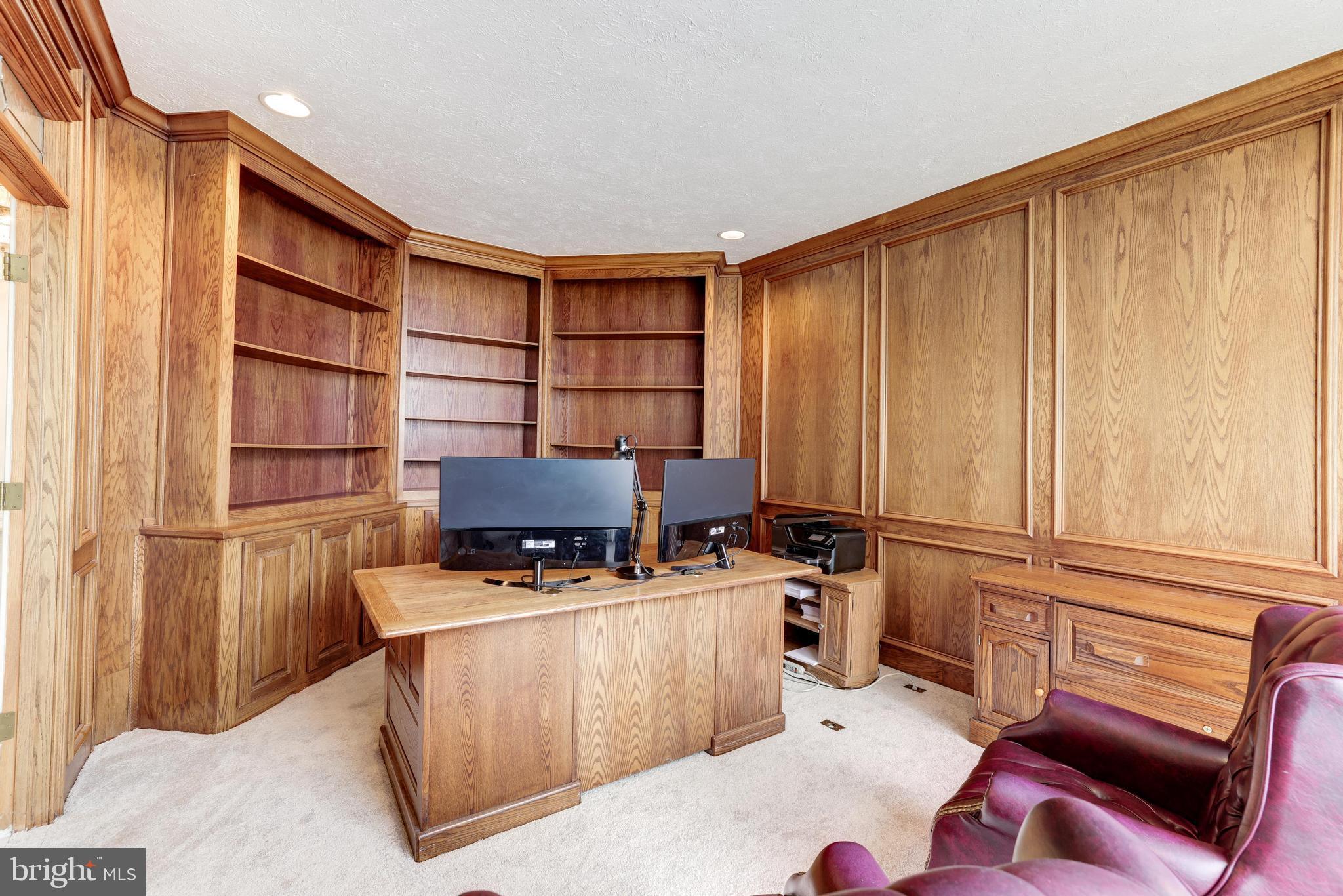 BURKE LAKE MEADOW - Residential