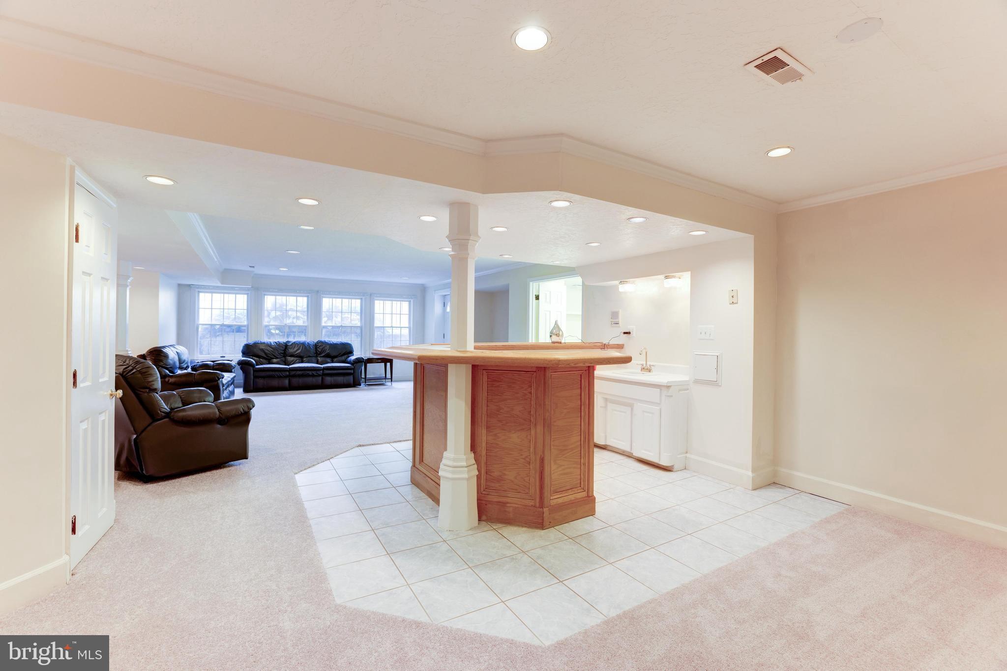 BURKE LAKE MEADOW - Residential