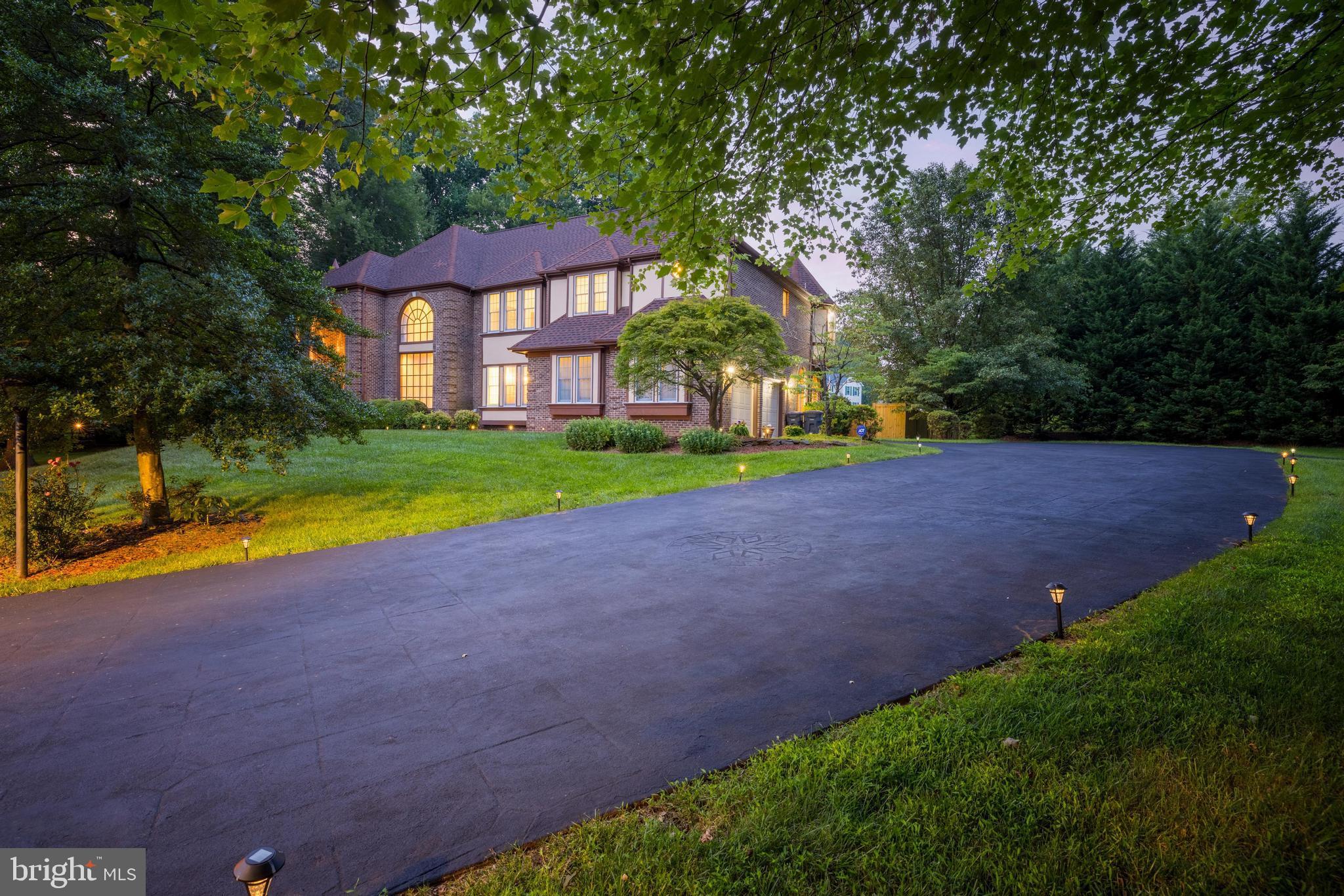 BURKE LAKE MEADOW - Residential