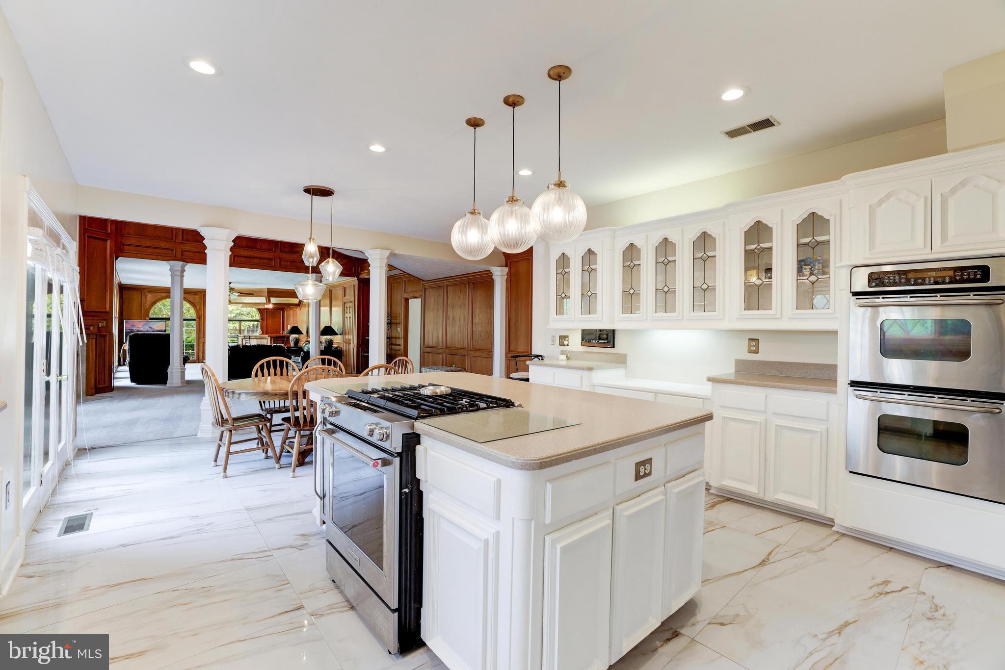 BURKE LAKE MEADOW - Residential