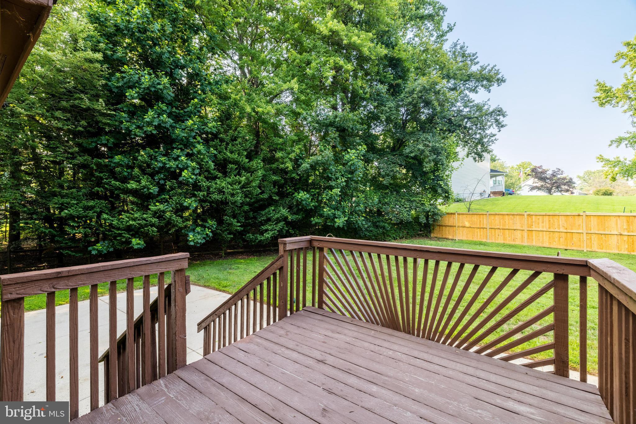 BURKE LAKE MEADOW - Residential