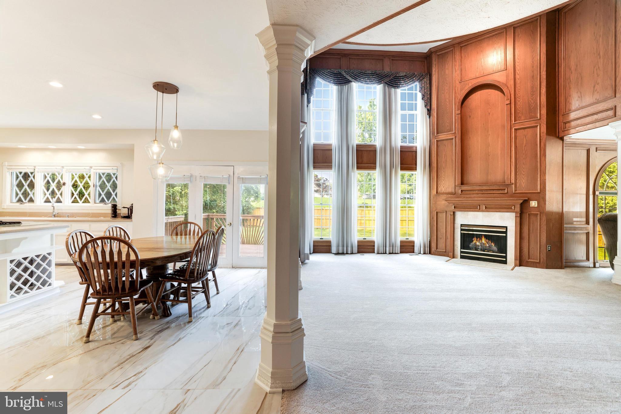 BURKE LAKE MEADOW - Residential