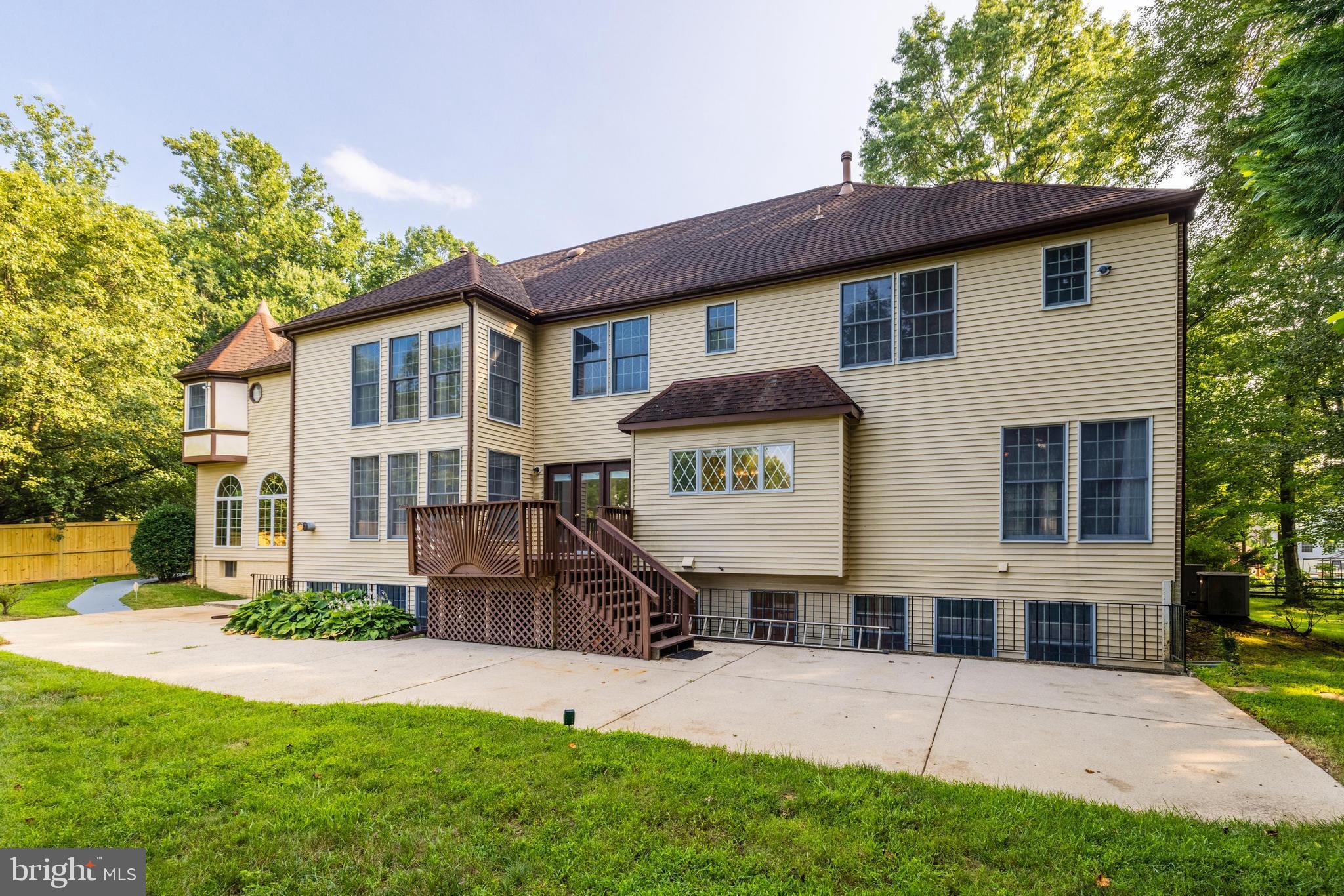 BURKE LAKE MEADOW - Residential