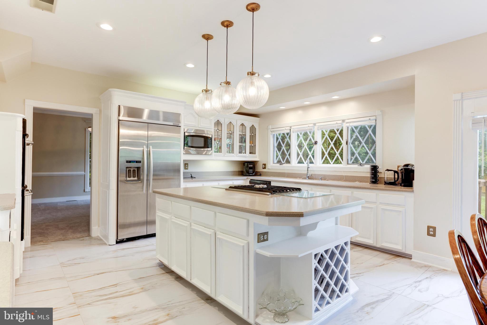 BURKE LAKE MEADOW - Residential