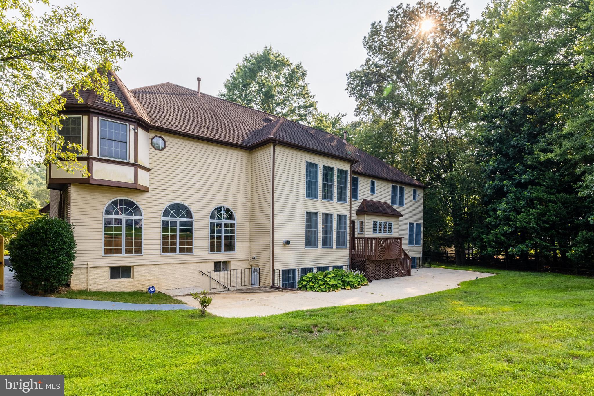 BURKE LAKE MEADOW - Residential