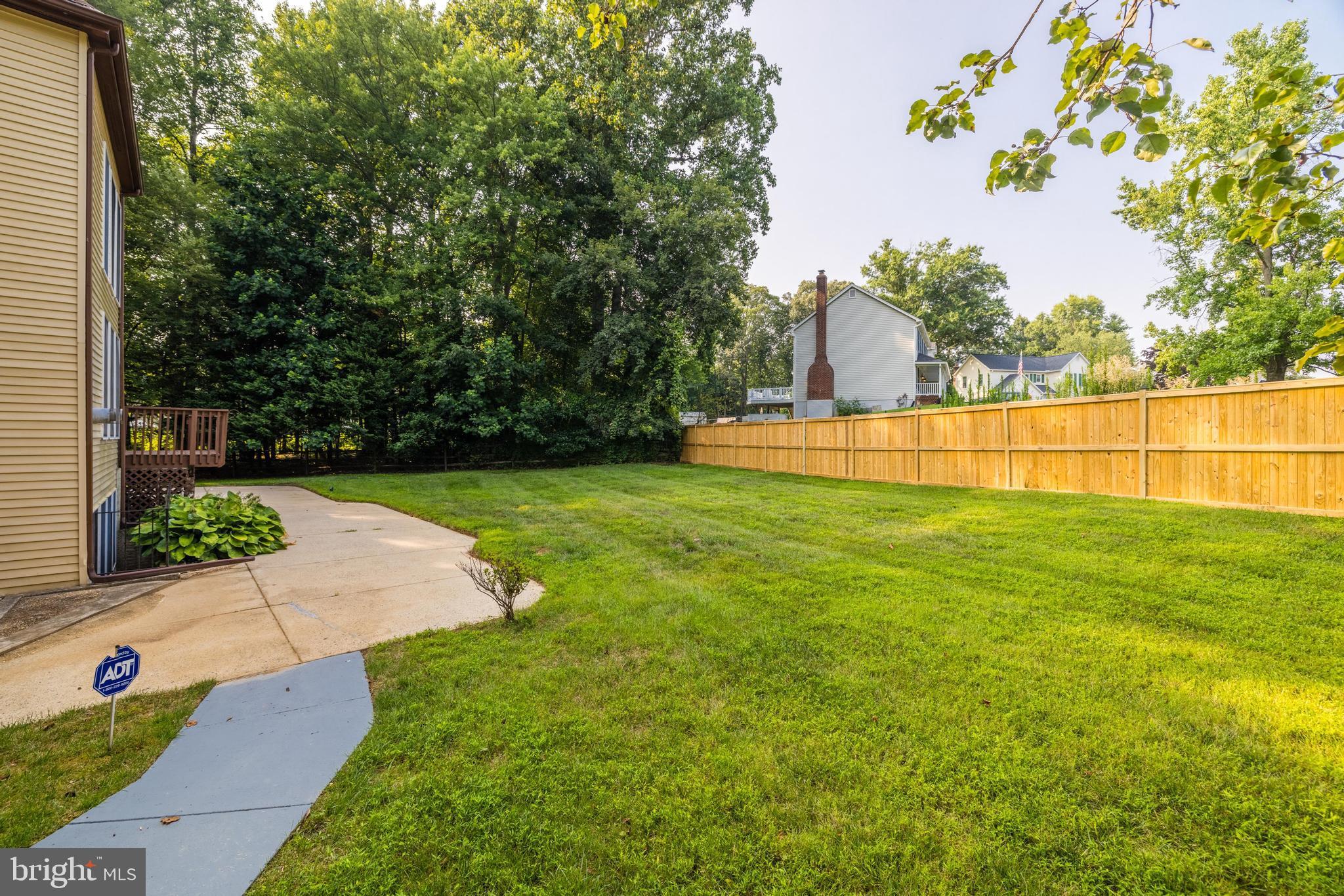 BURKE LAKE MEADOW - Residential