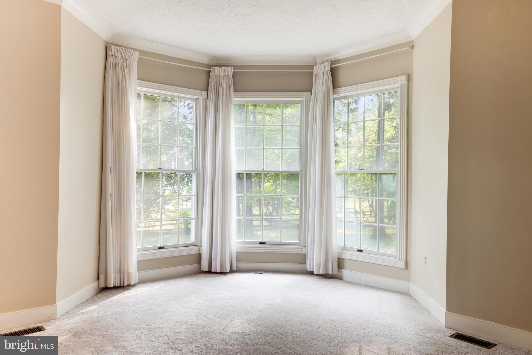 BURKE LAKE MEADOW - Residential