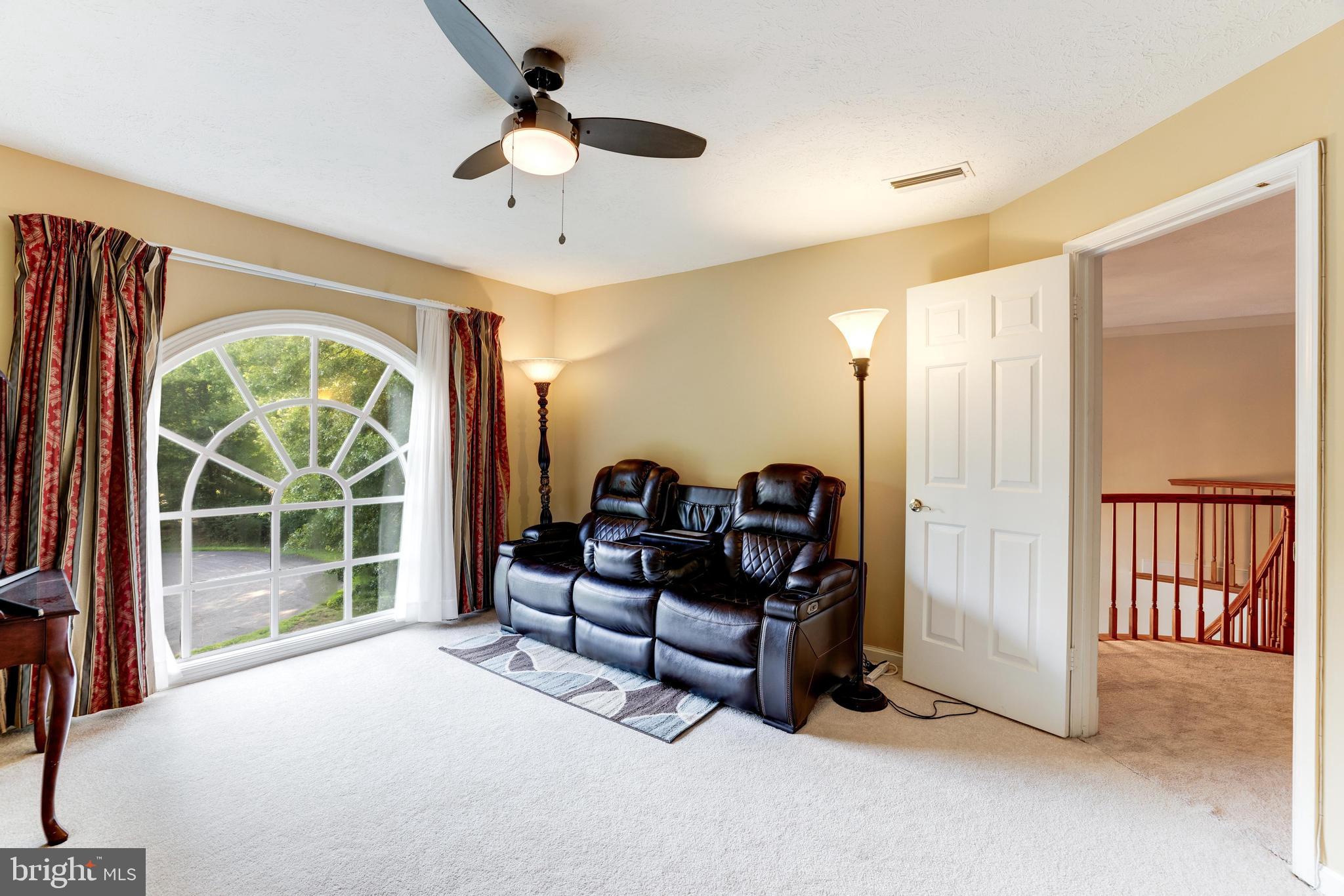 BURKE LAKE MEADOW - Residential