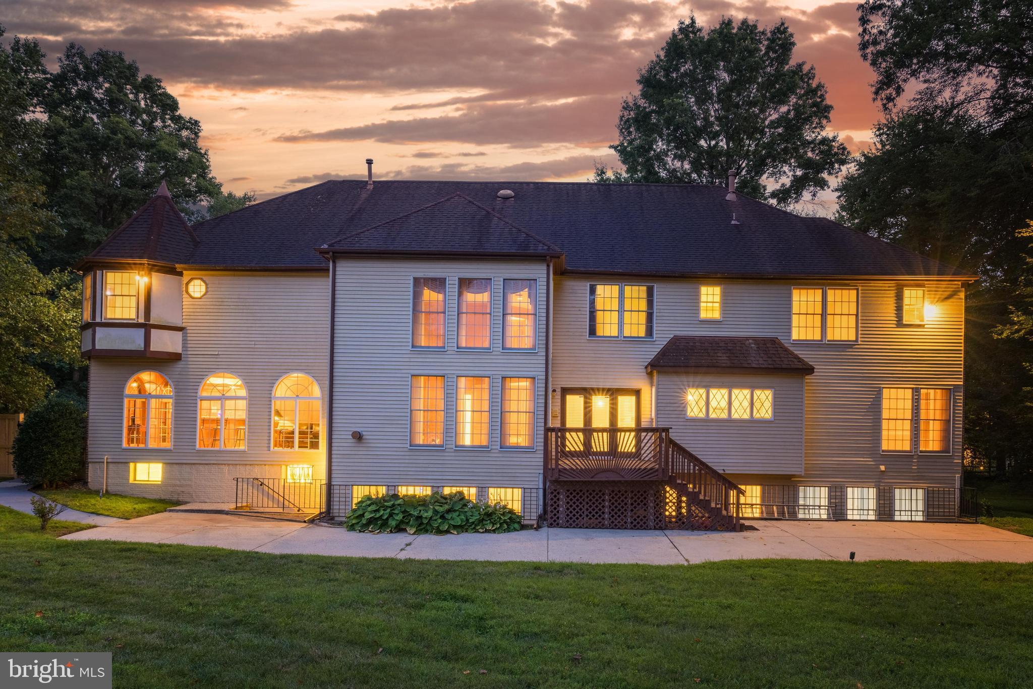 BURKE LAKE MEADOW - Residential