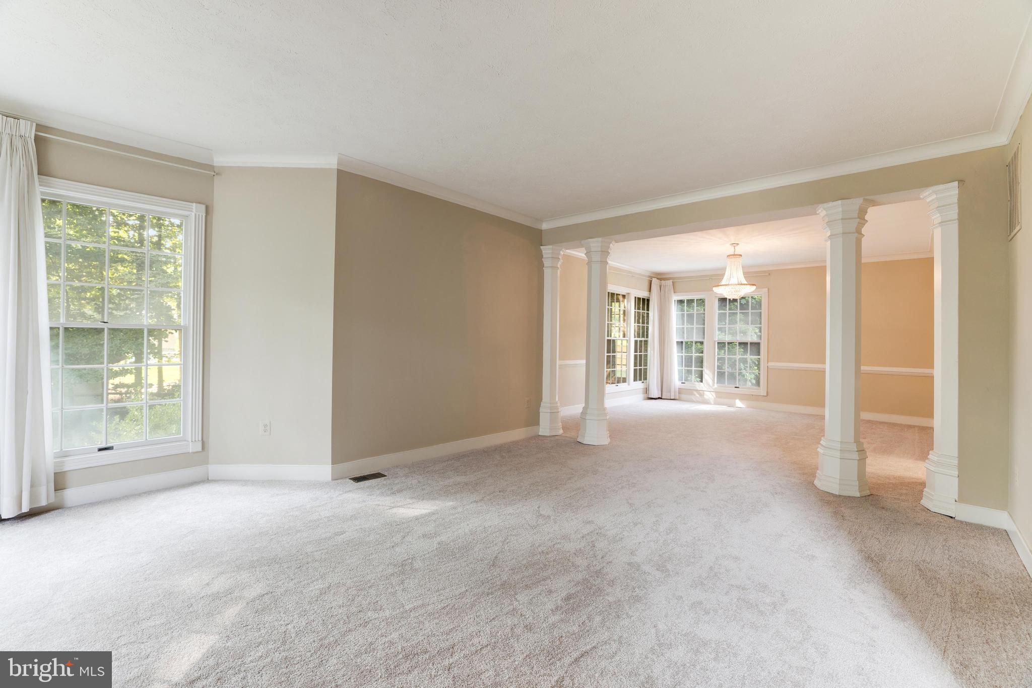 BURKE LAKE MEADOW - Residential