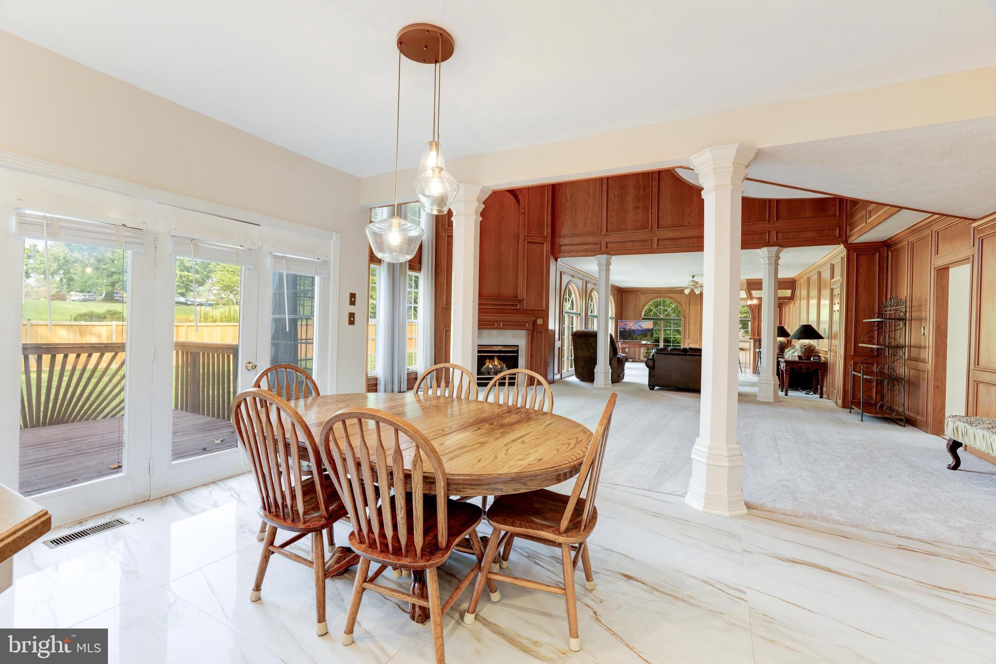 BURKE LAKE MEADOW - Residential