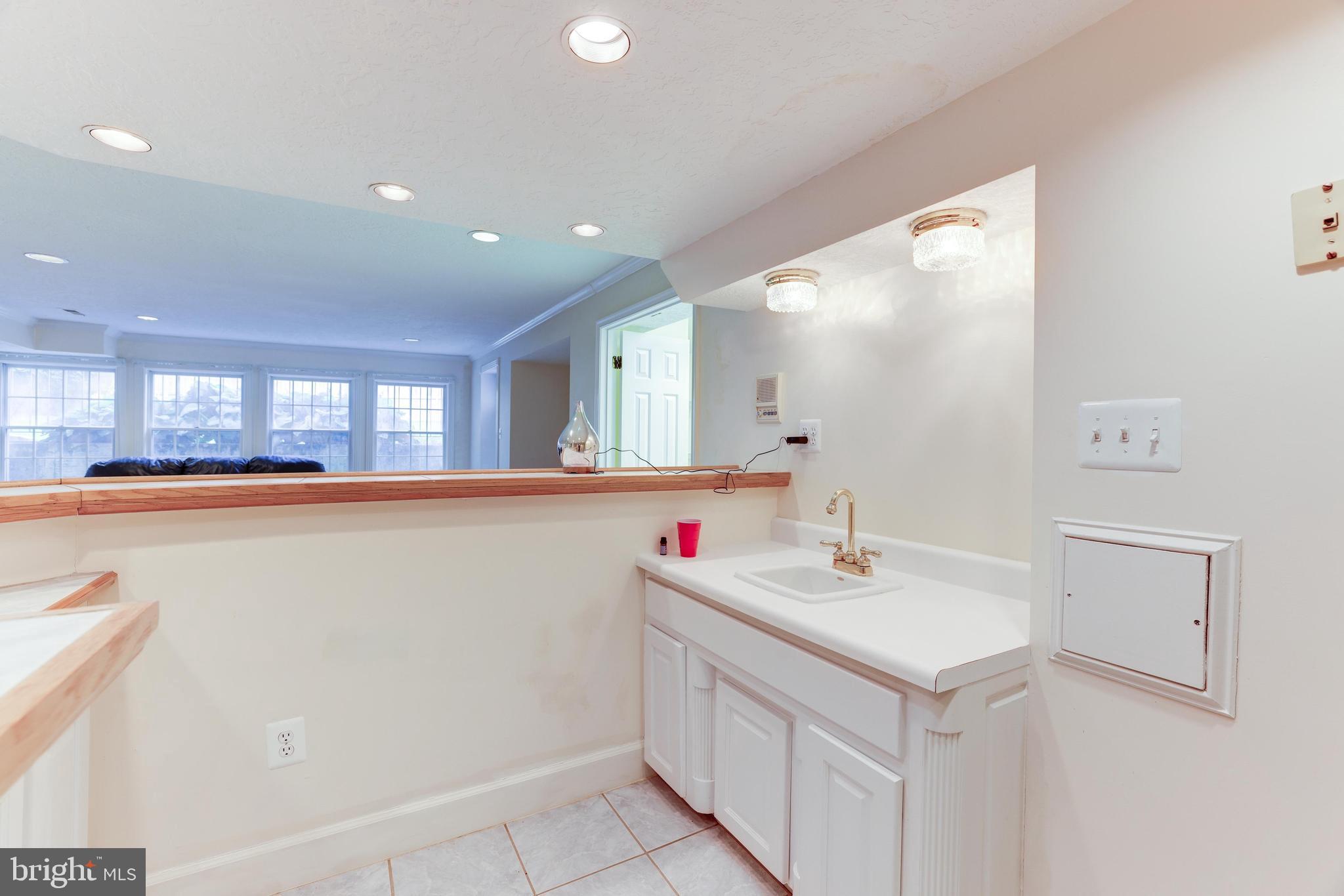 BURKE LAKE MEADOW - Residential