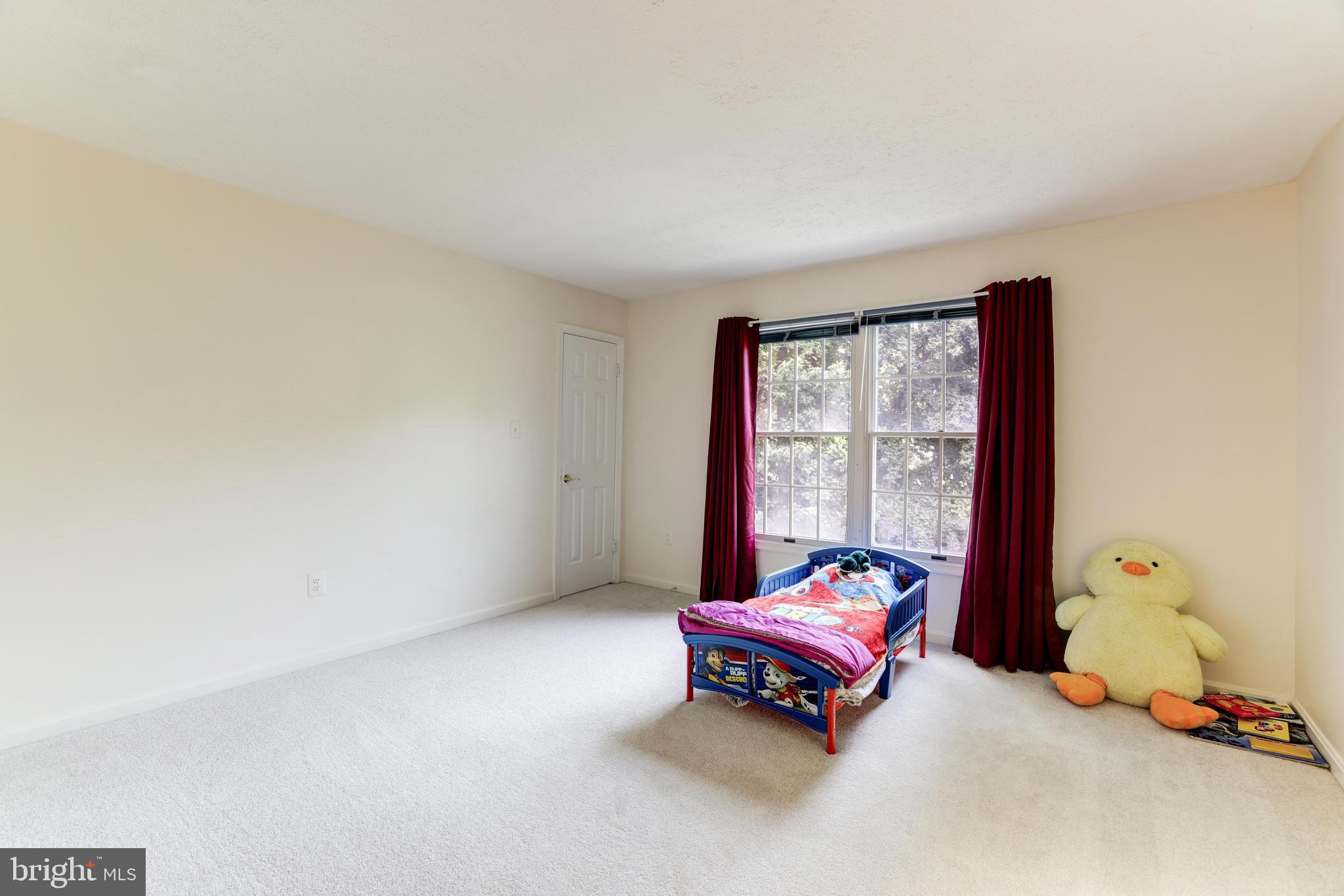 BURKE LAKE MEADOW - Residential