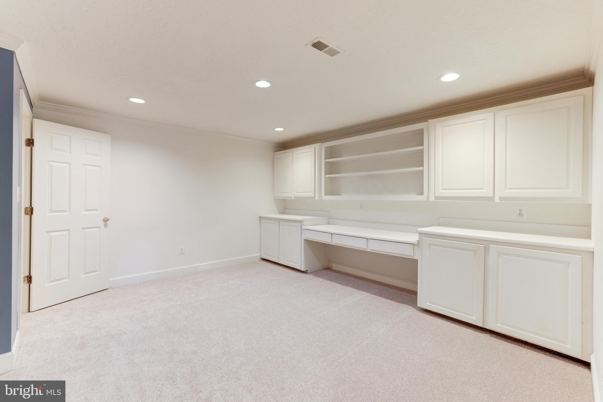 BURKE LAKE MEADOW - Residential