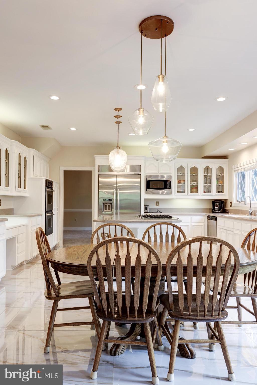 BURKE LAKE MEADOW - Residential