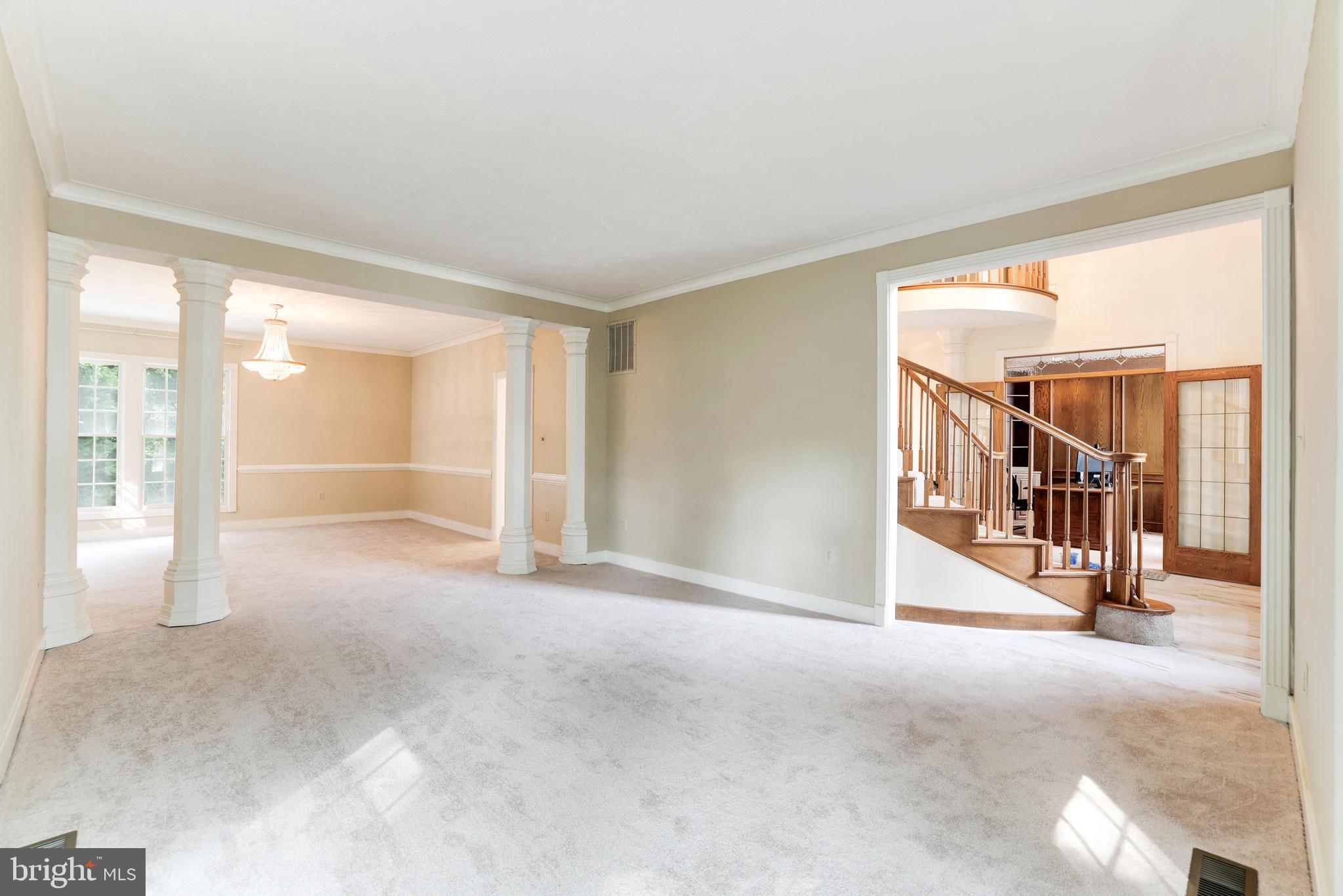 BURKE LAKE MEADOW - Residential