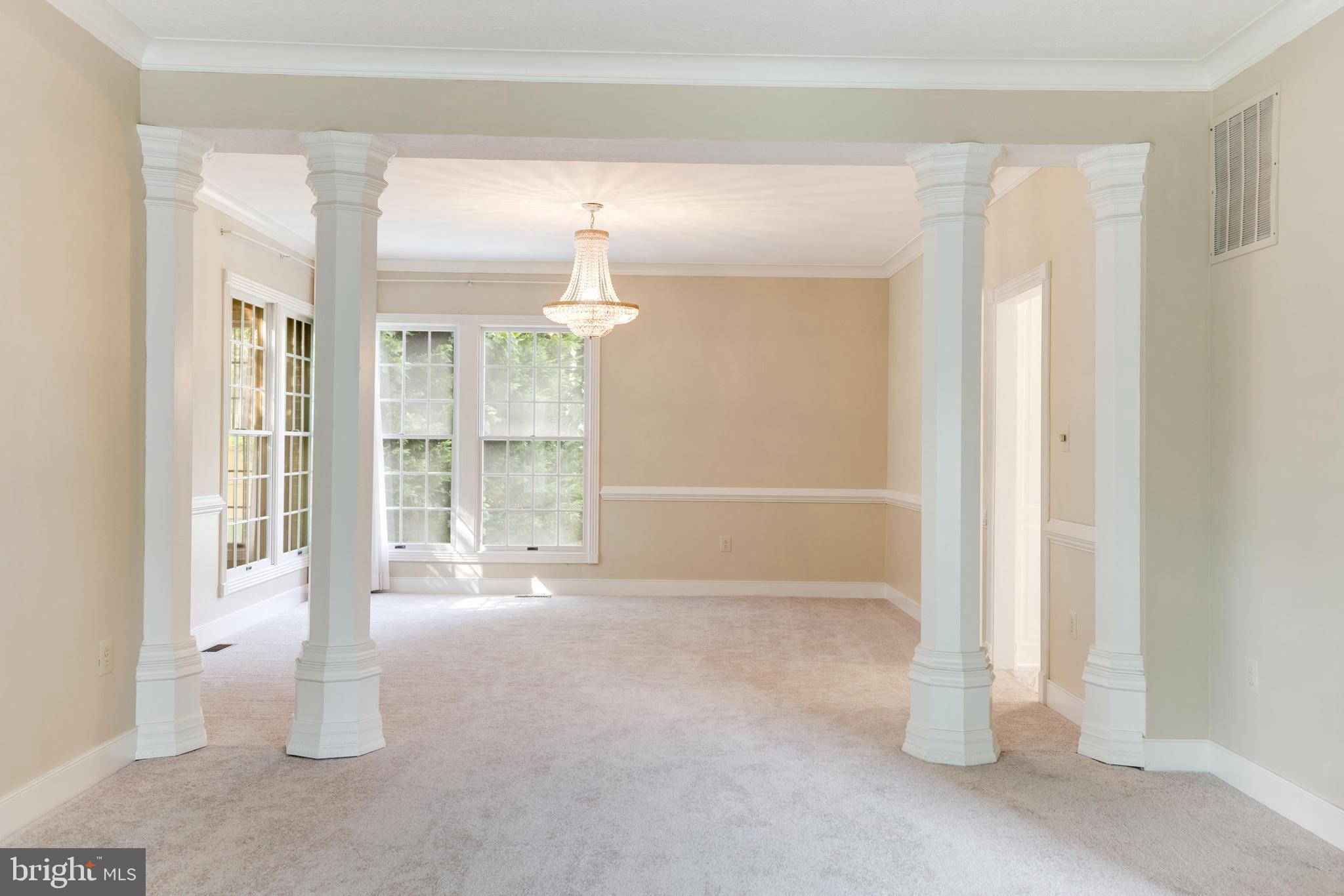 BURKE LAKE MEADOW - Residential