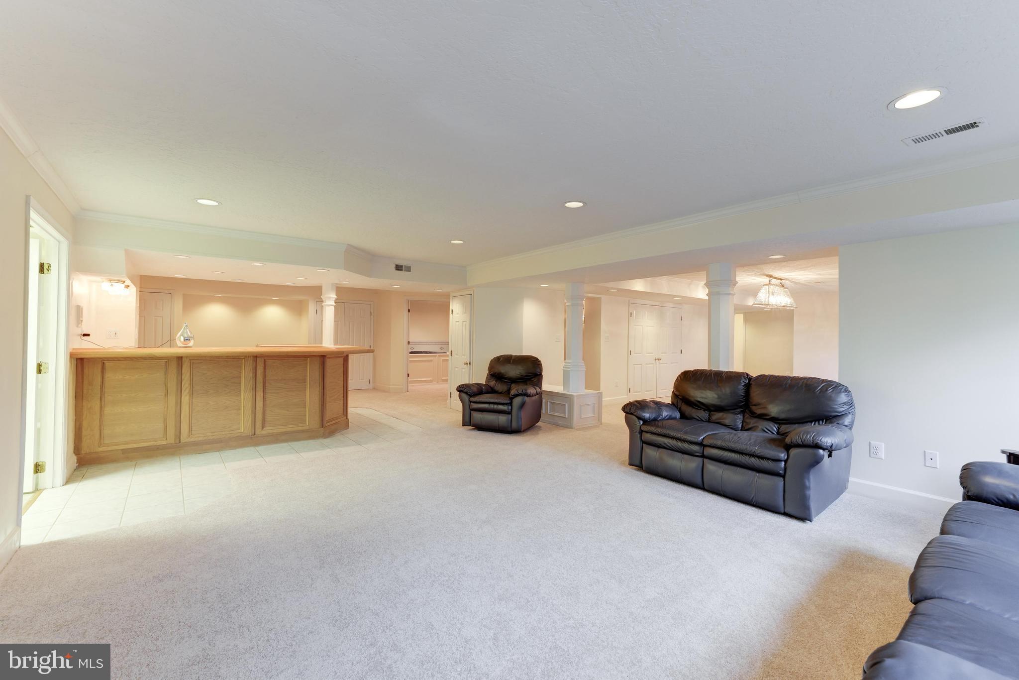 BURKE LAKE MEADOW - Residential