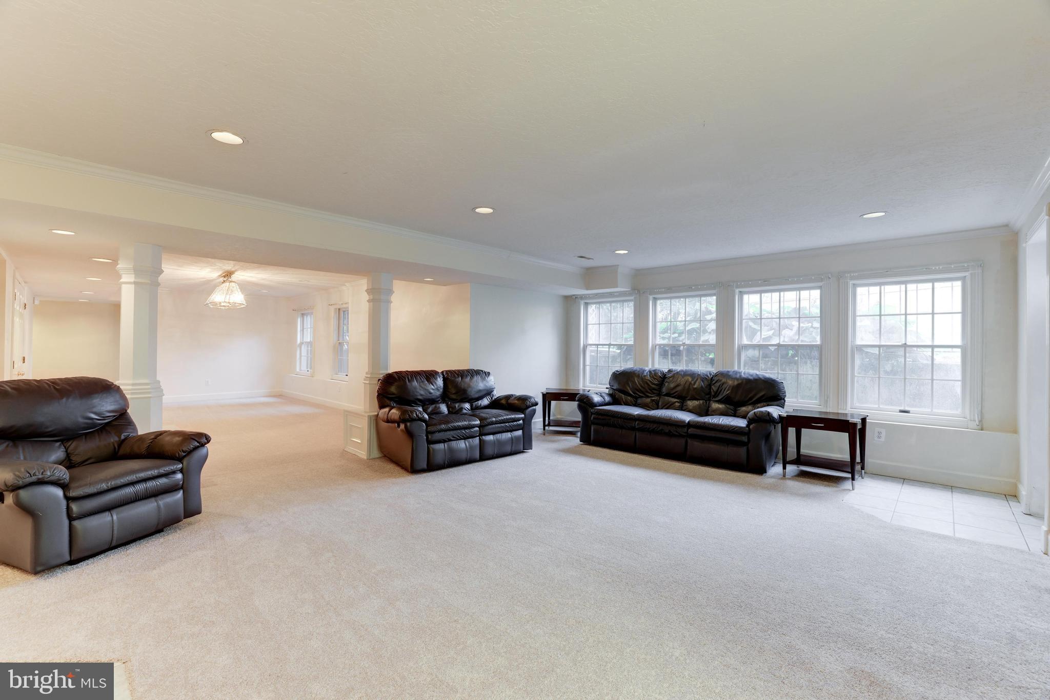 BURKE LAKE MEADOW - Residential