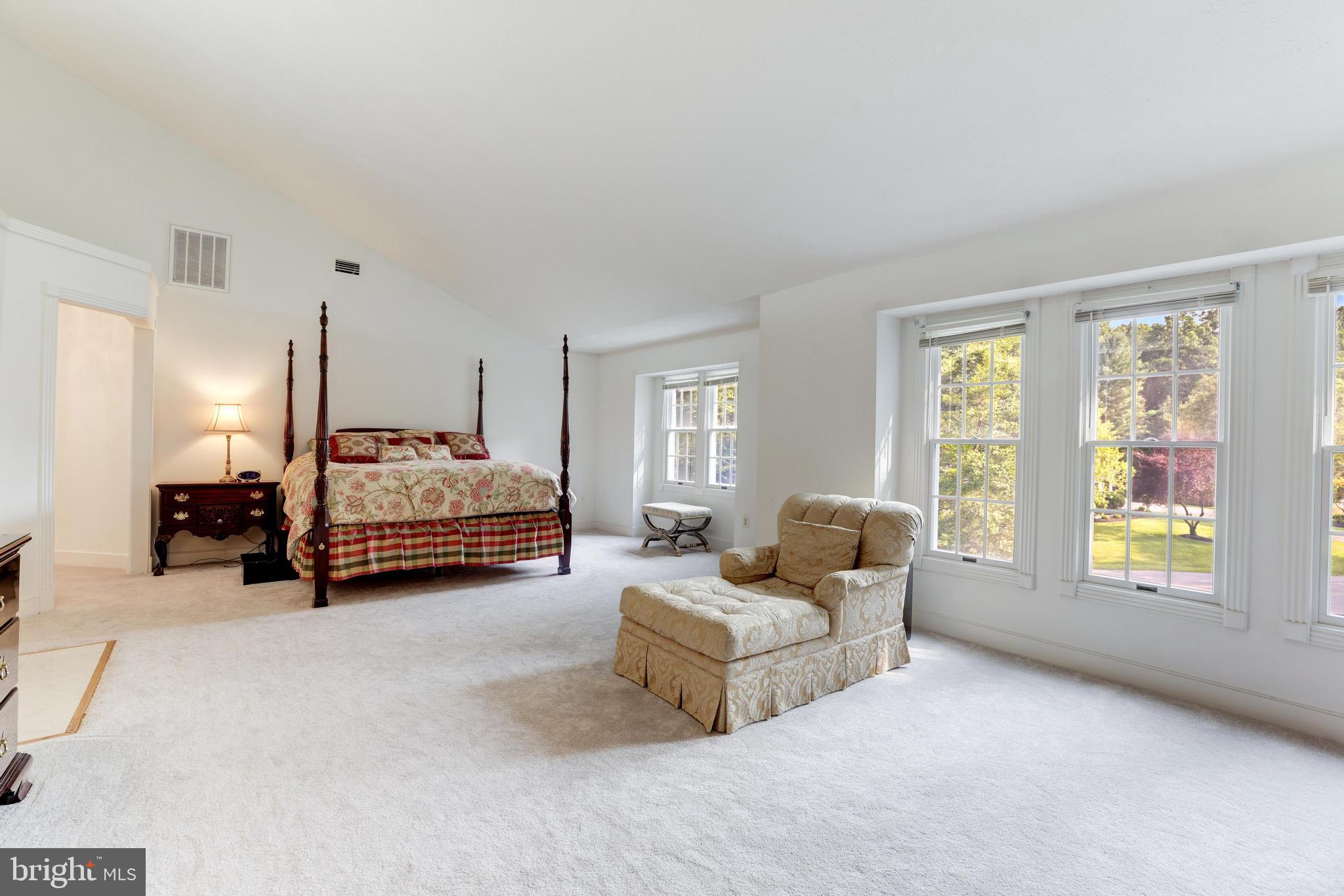 BURKE LAKE MEADOW - Residential