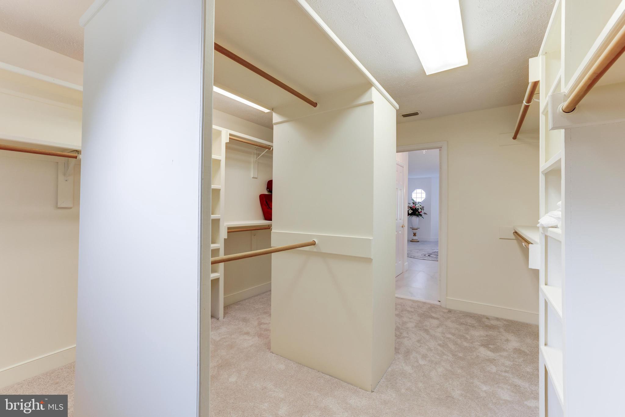 BURKE LAKE MEADOW - Residential