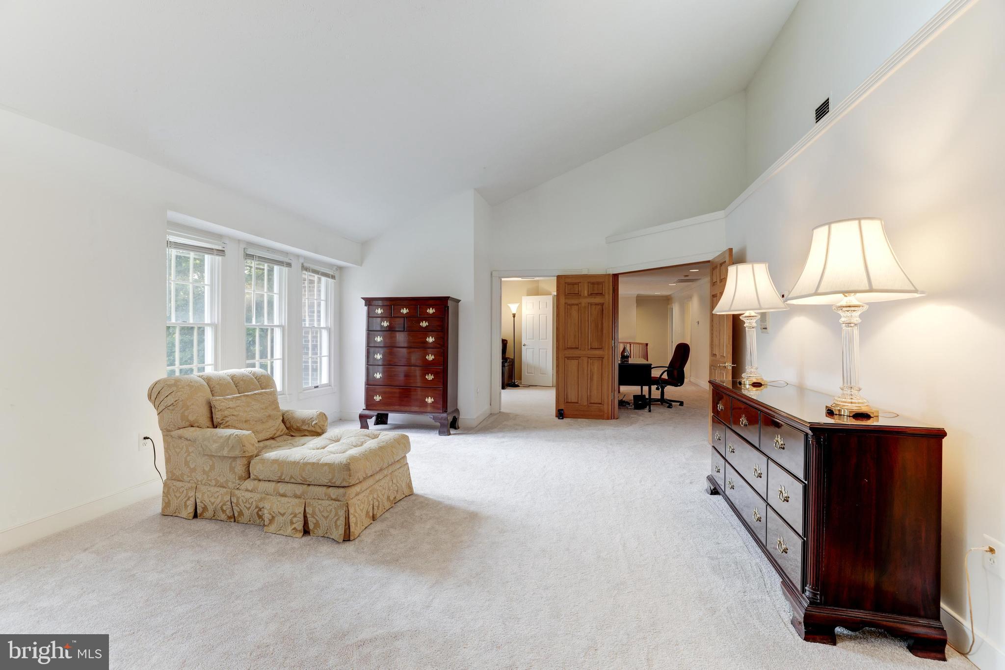 BURKE LAKE MEADOW - Residential