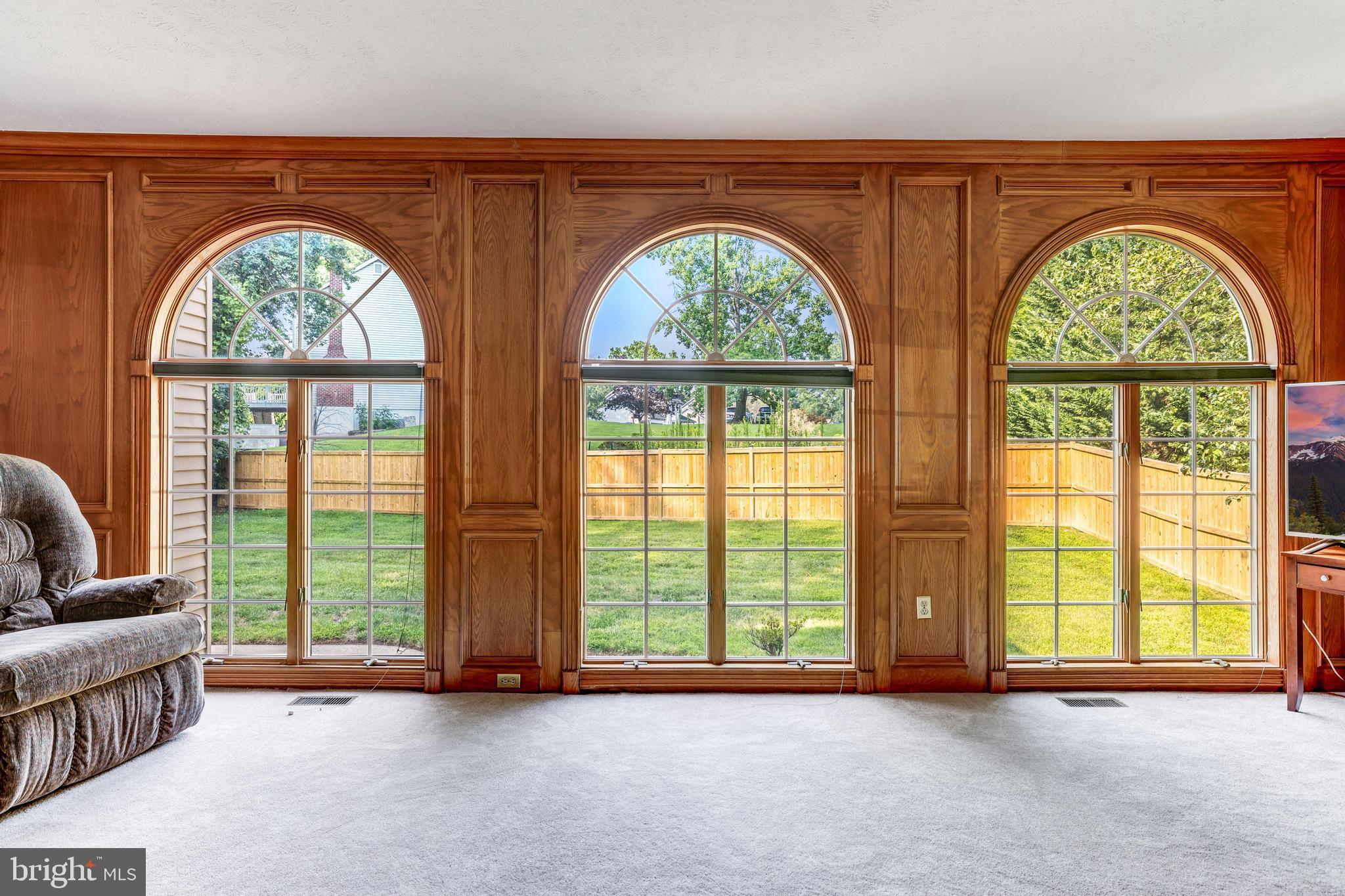 BURKE LAKE MEADOW - Residential