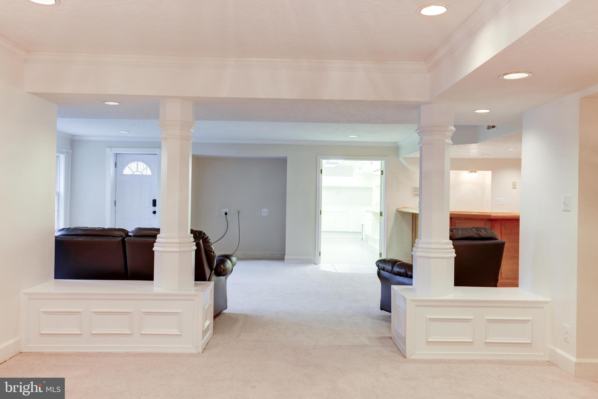 BURKE LAKE MEADOW - Residential