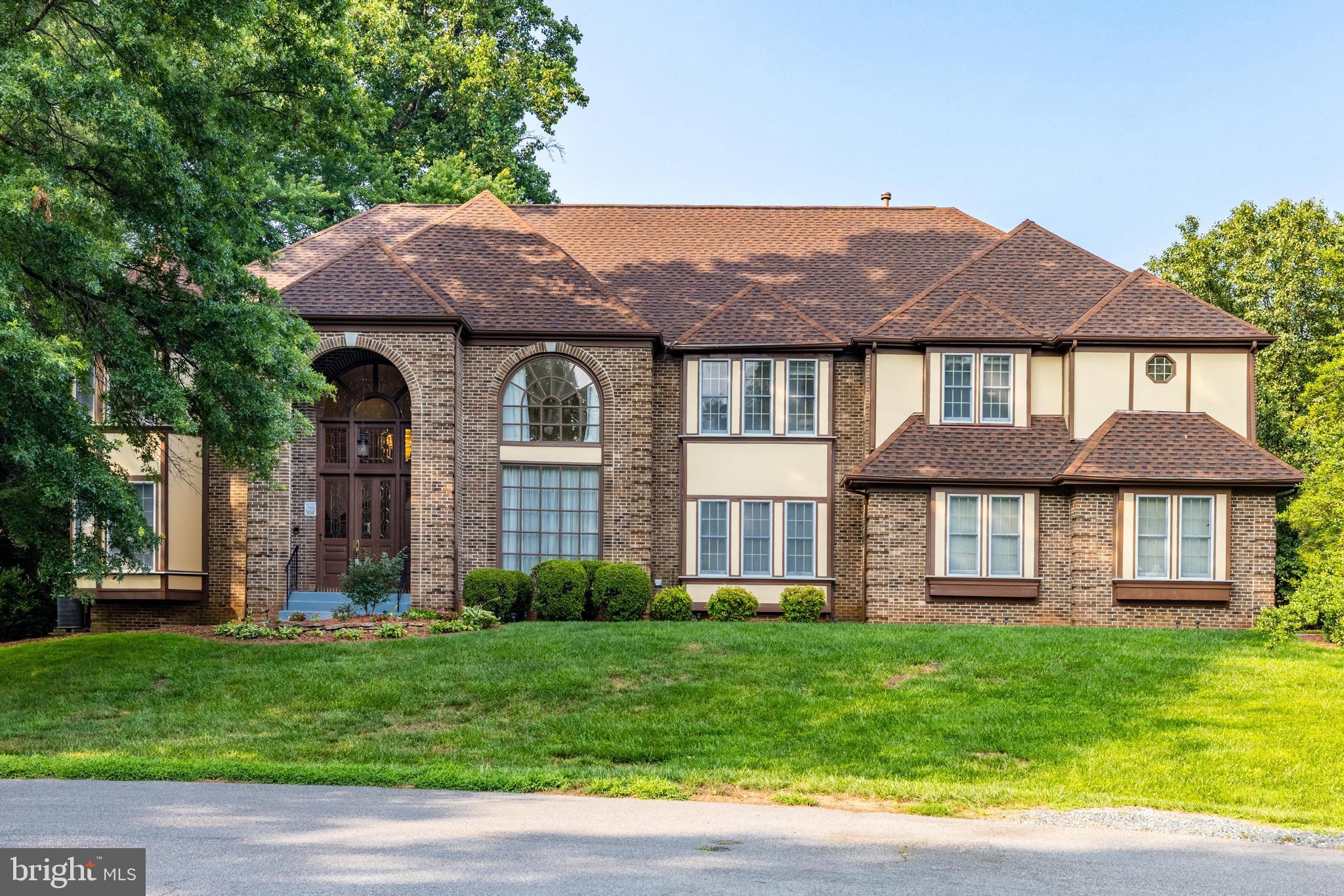 BURKE LAKE MEADOW - Residential