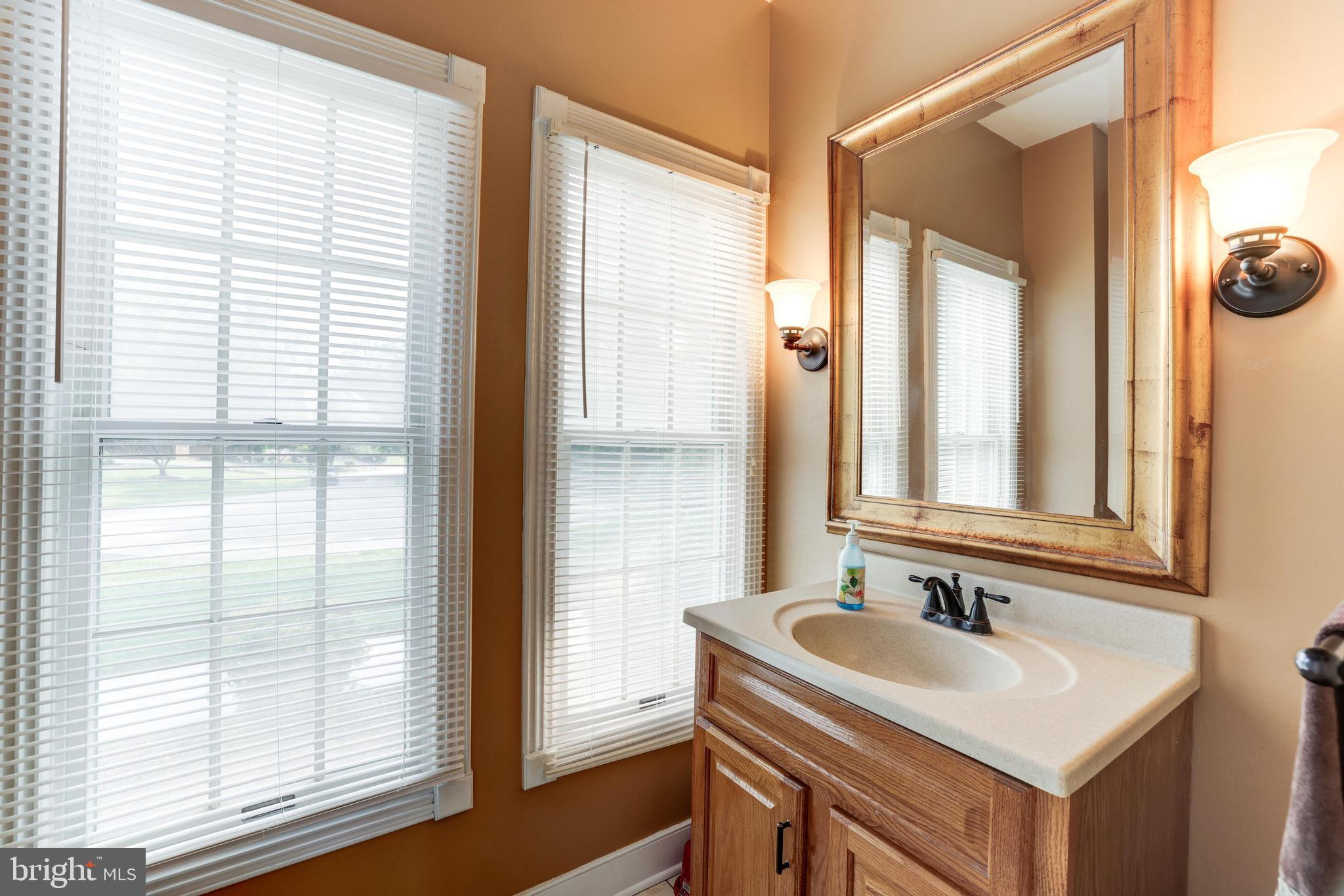 BURKE LAKE MEADOW - Residential