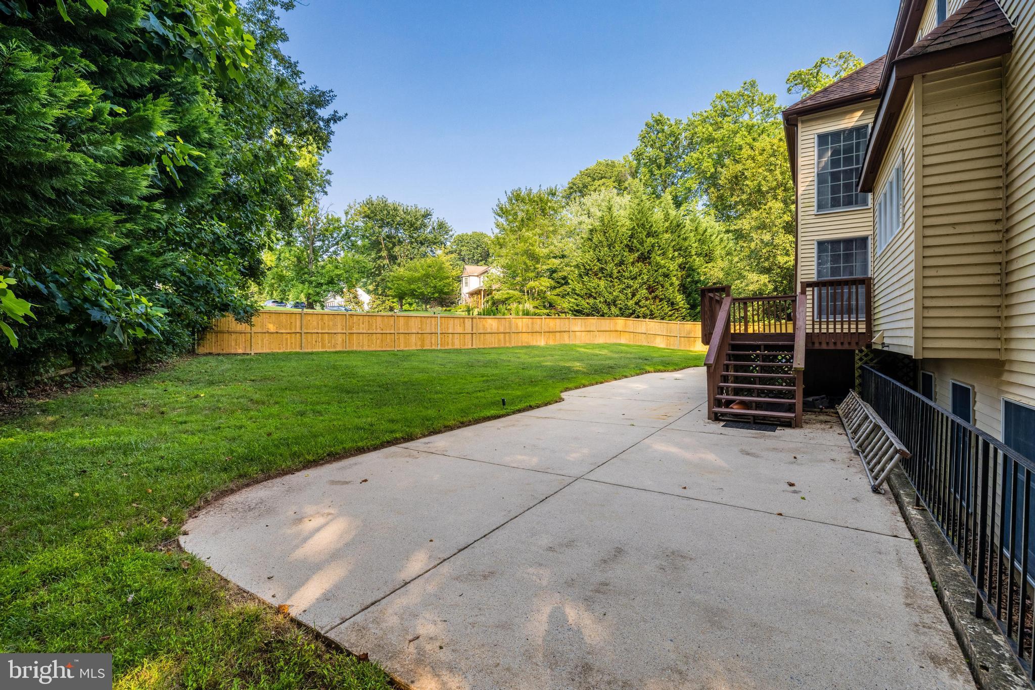 BURKE LAKE MEADOW - Residential