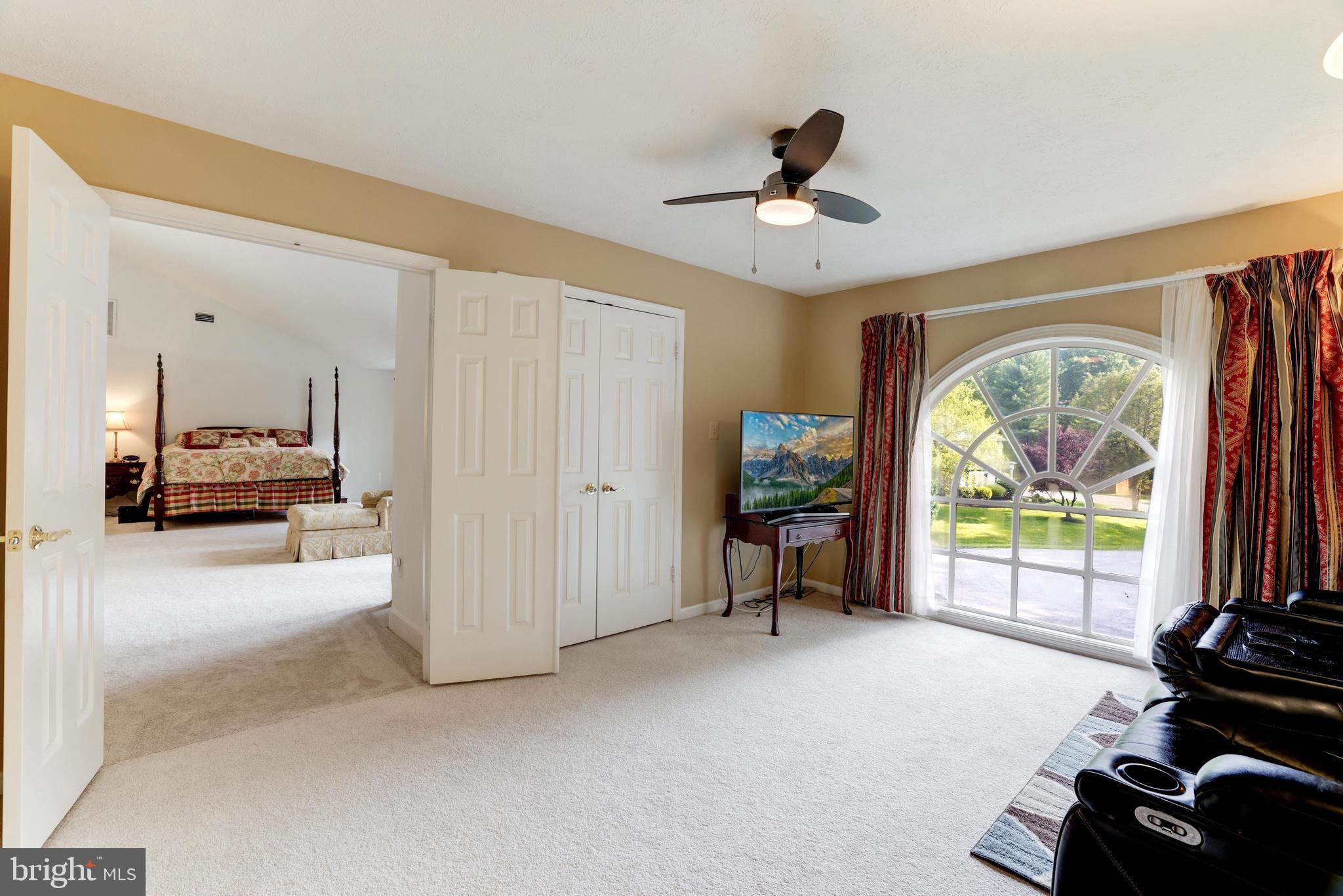 BURKE LAKE MEADOW - Residential