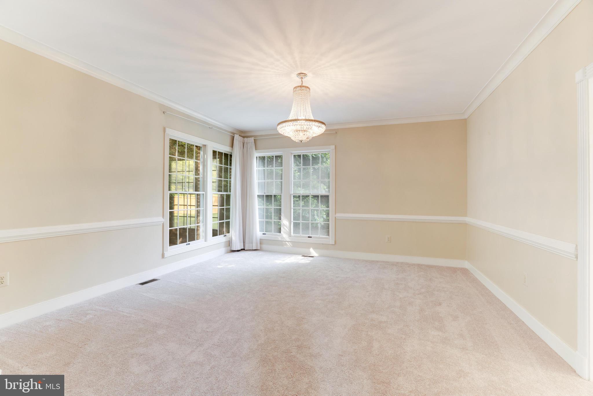 BURKE LAKE MEADOW - Residential