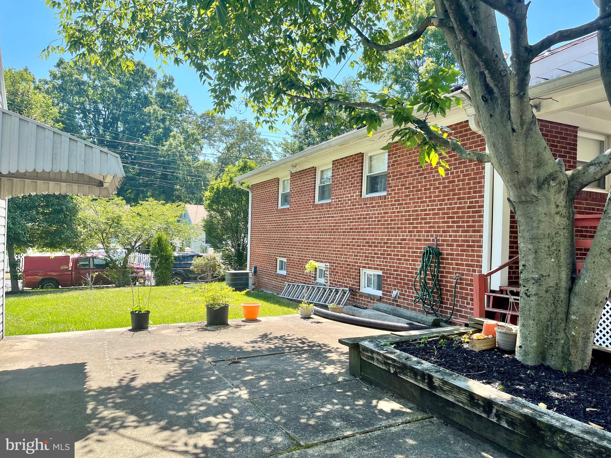 ADELPHI HILLS - Residential