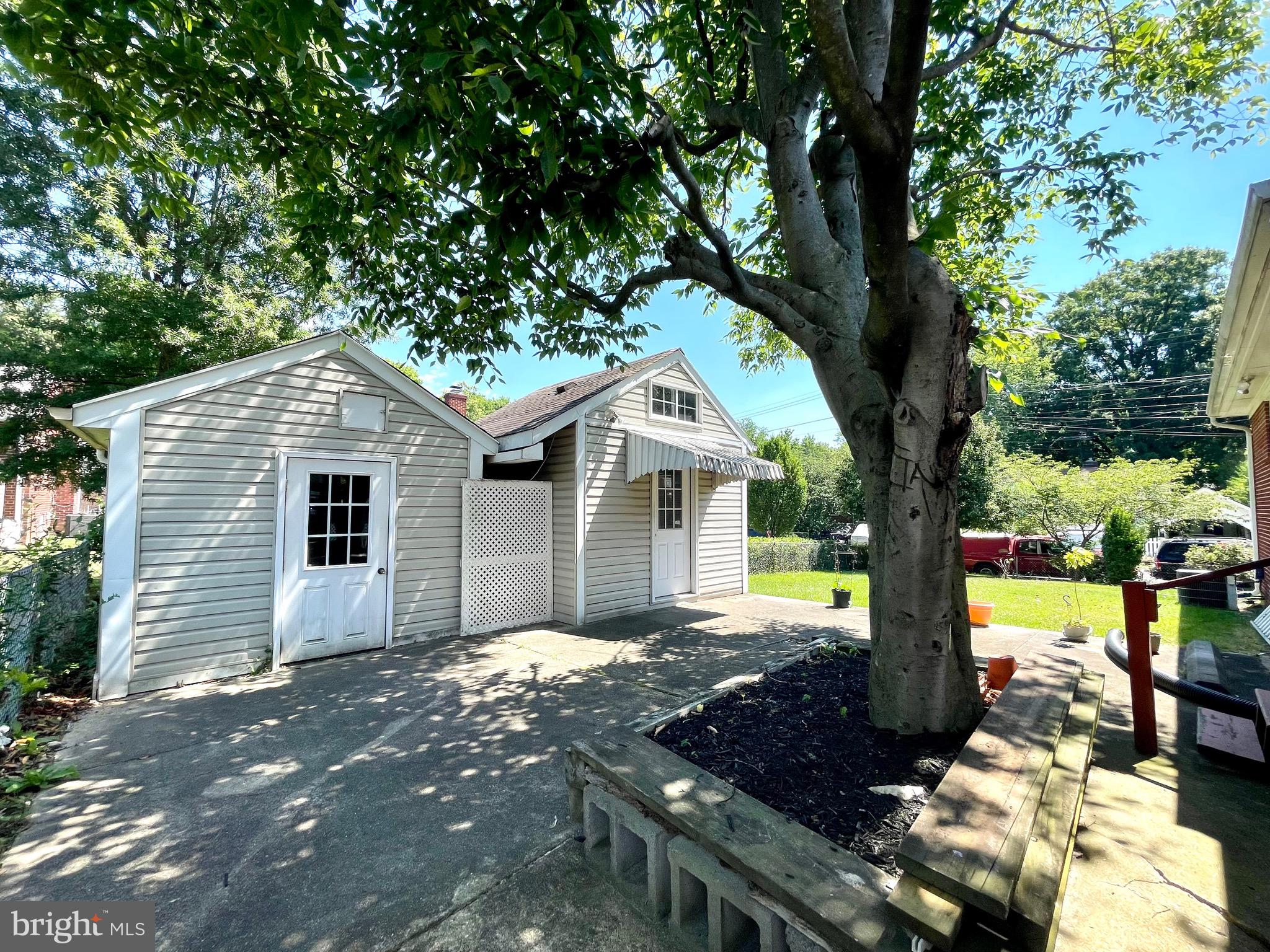 ADELPHI HILLS - Residential