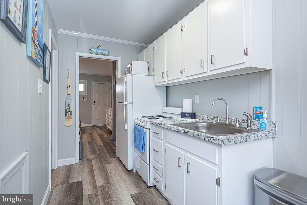 512 ROBIN DRIVE 14