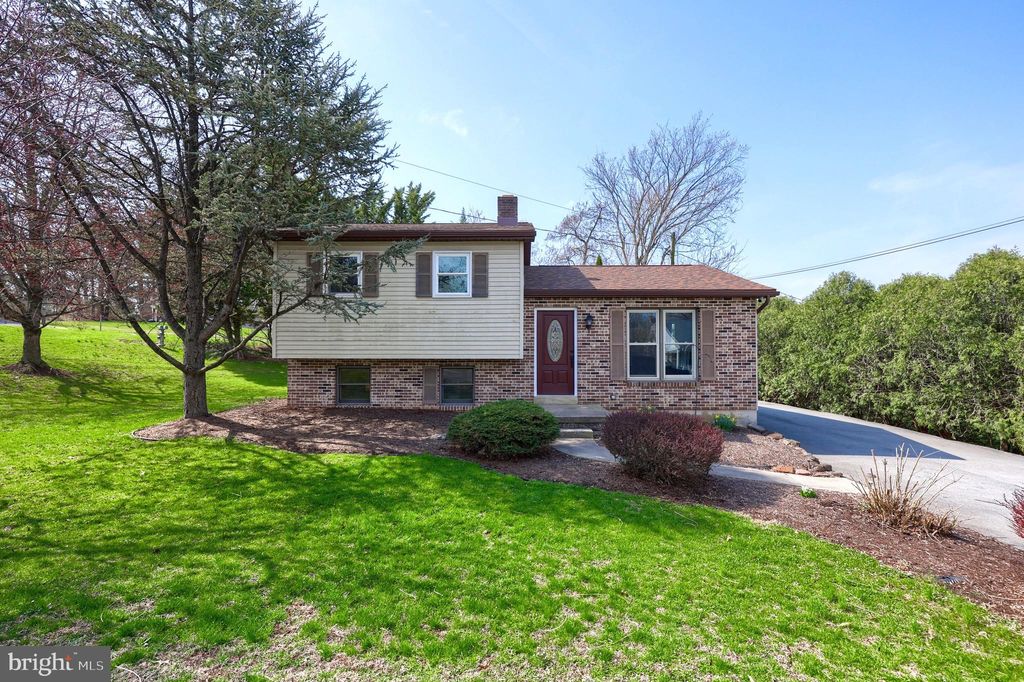 Photo of 8 Bunker Hill Road, STEVENS, PA 17578 (MLS # PALA2085220)