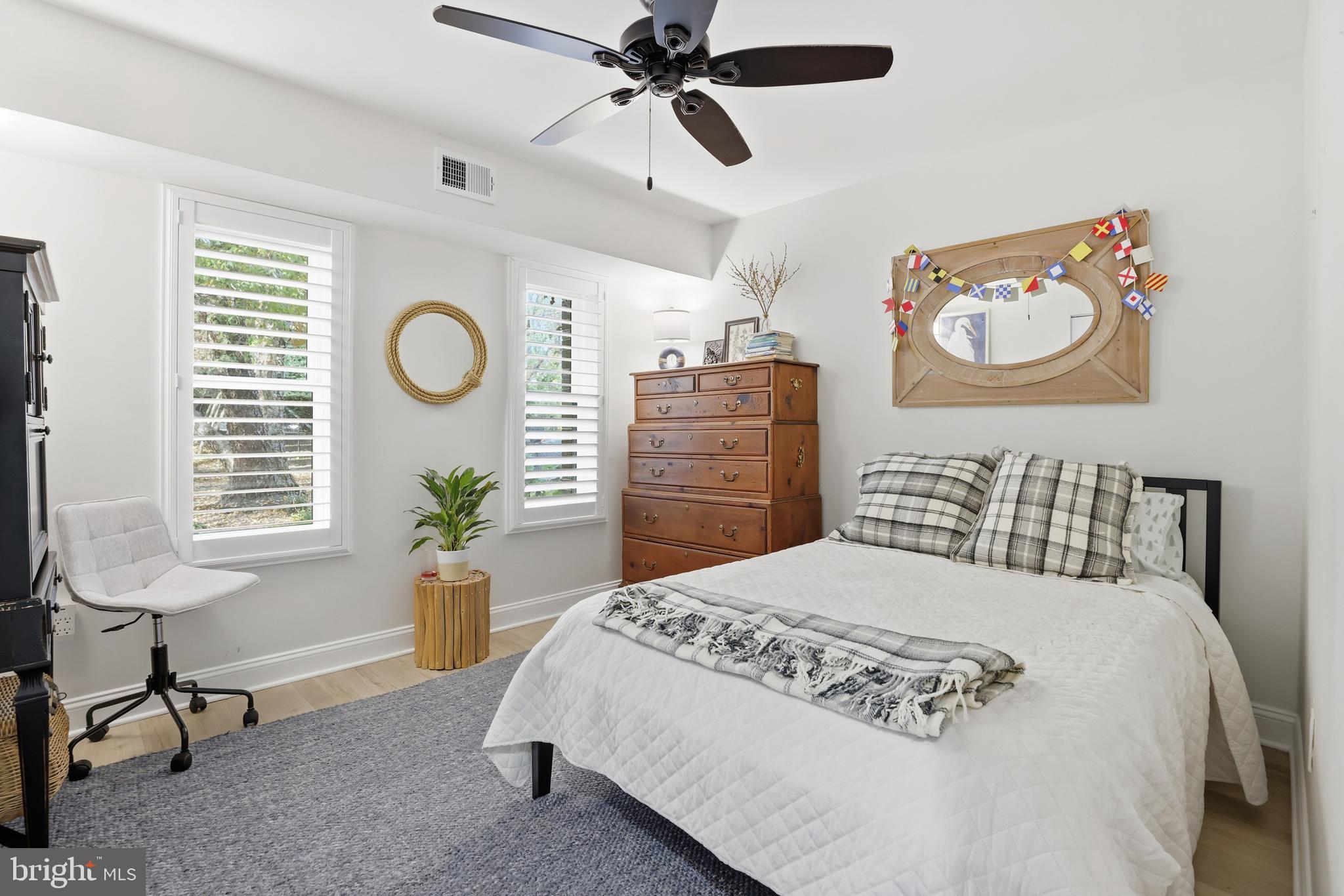 MARINERS COVE - Residential