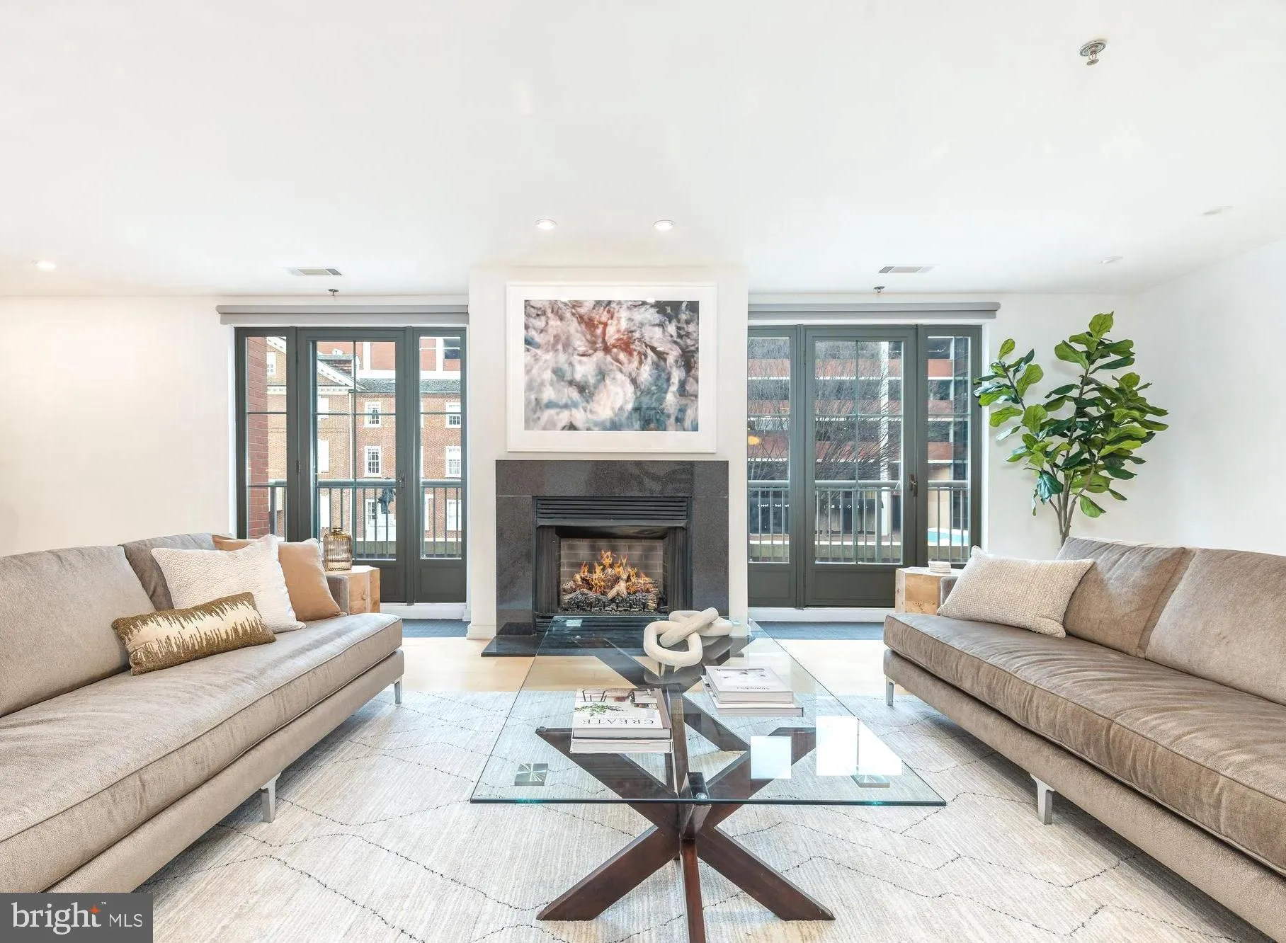 Philadelphia, Pennsylvania 19106, United States, 3 Bedrooms Bedrooms, ,3 BathroomsBathrooms,Residential,Contingent,84030