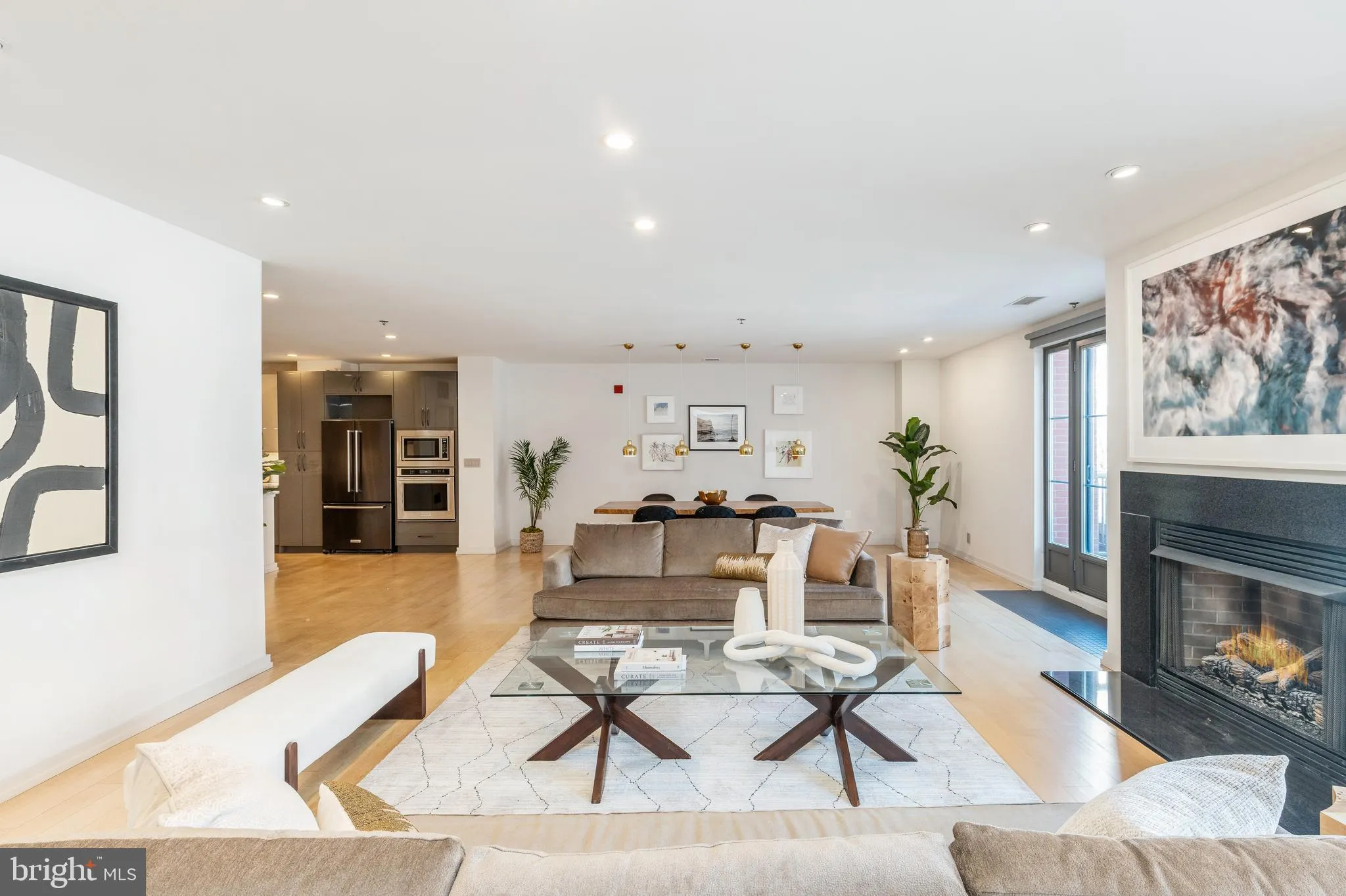 Philadelphia, Pennsylvania 19106, United States, 3 Bedrooms Bedrooms, ,3 BathroomsBathrooms,Residential,Contingent,84030