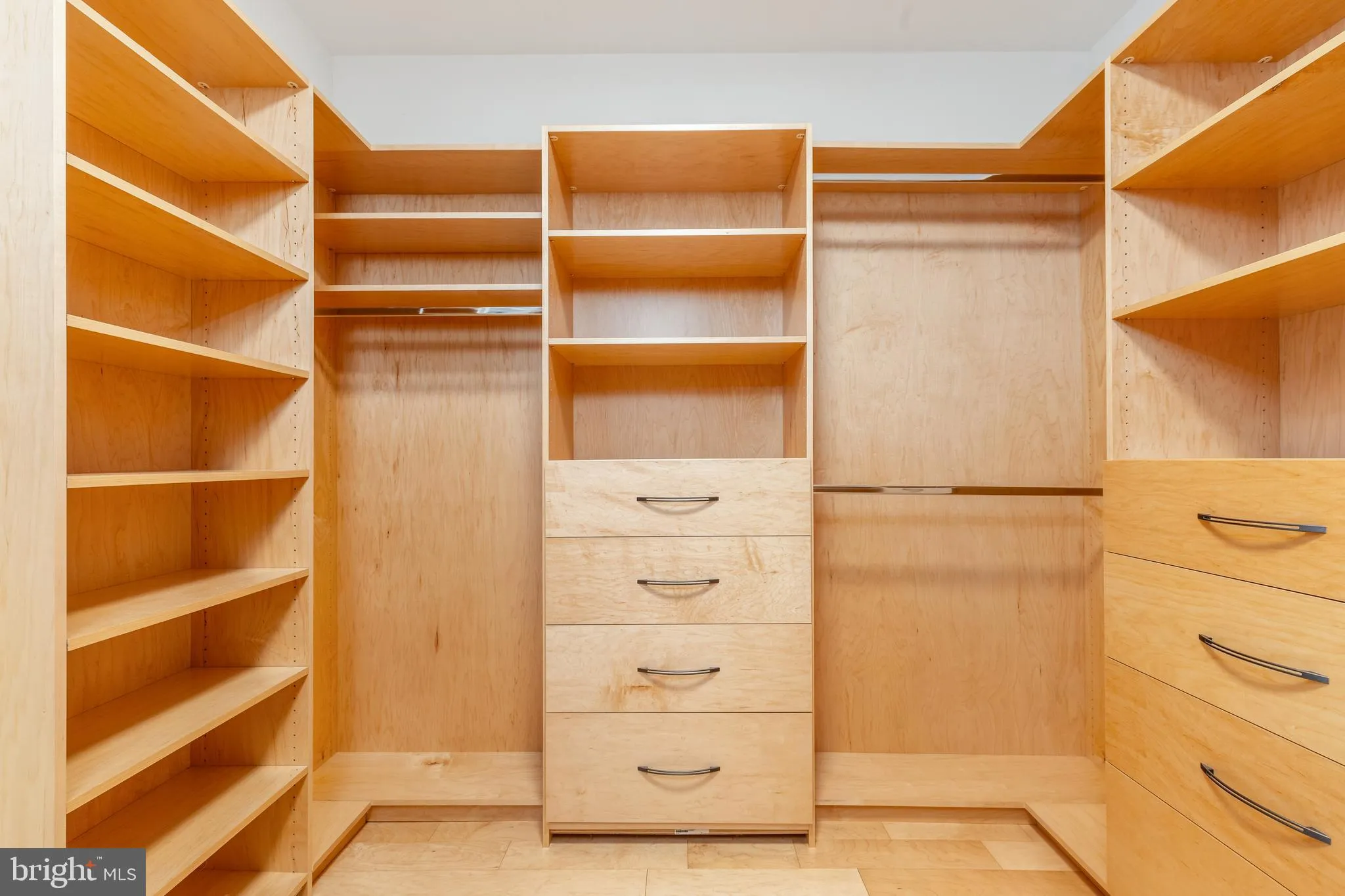 Philadelphia, Pennsylvania 19106, United States, 3 Bedrooms Bedrooms, ,3 BathroomsBathrooms,Residential,Contingent,84030