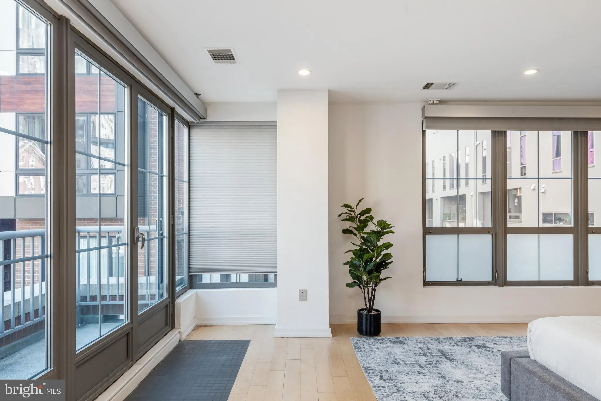 Philadelphia, Pennsylvania 19106, United States, 3 Bedrooms Bedrooms, ,3 BathroomsBathrooms,Residential,Contingent,84030