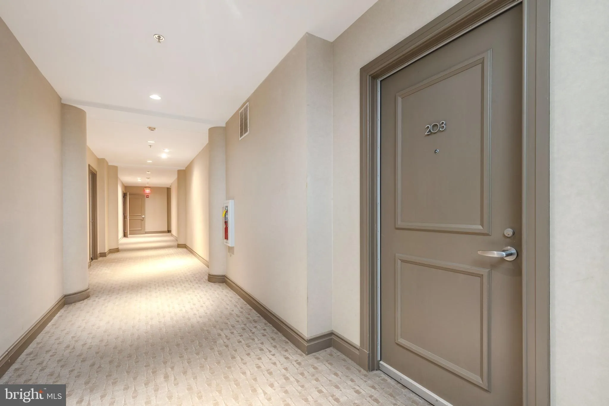 Philadelphia, Pennsylvania 19106, United States, 3 Bedrooms Bedrooms, ,3 BathroomsBathrooms,Residential,Contingent,84030