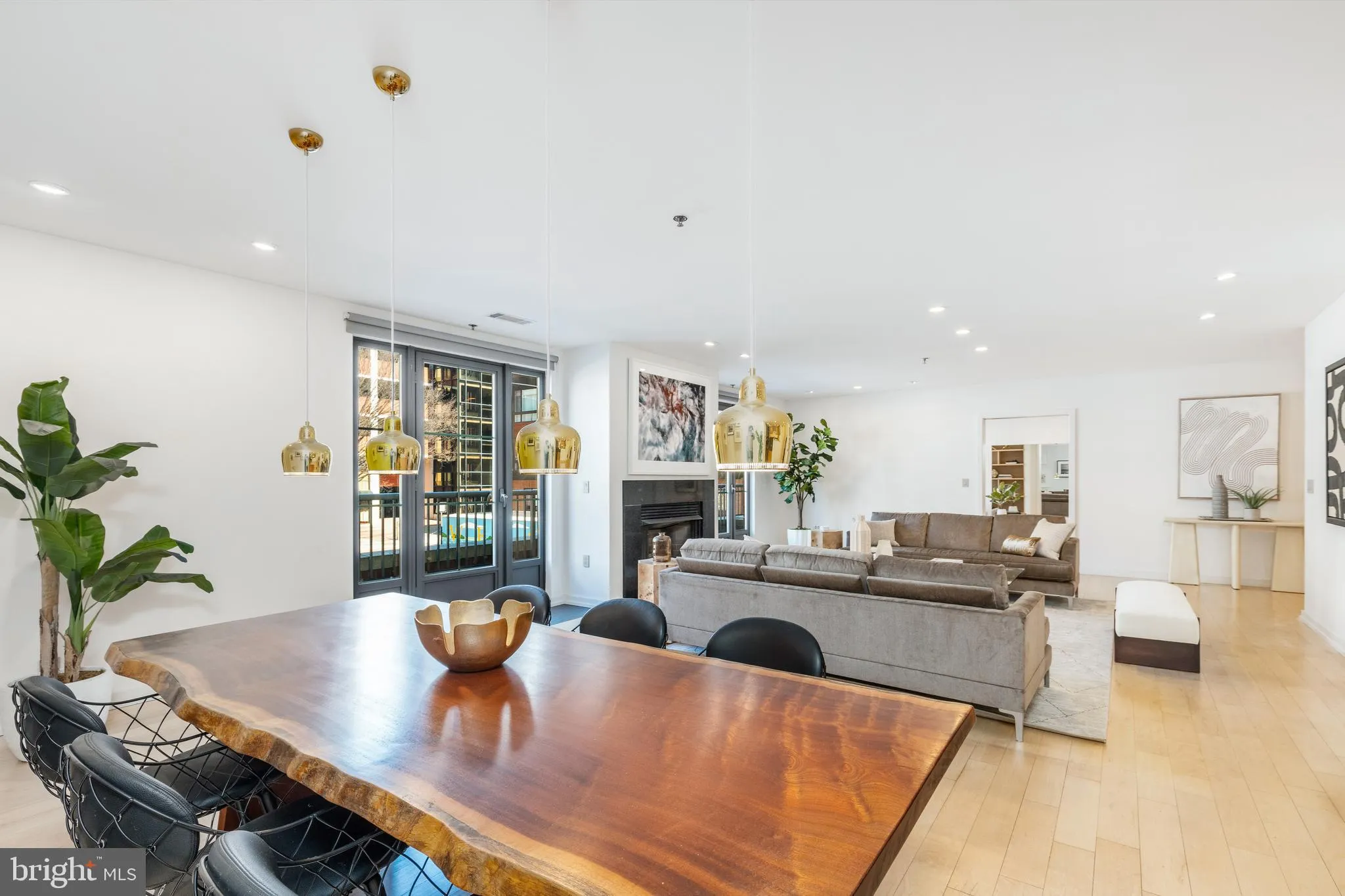 Philadelphia, Pennsylvania 19106, United States, 3 Bedrooms Bedrooms, ,3 BathroomsBathrooms,Residential,Contingent,84030