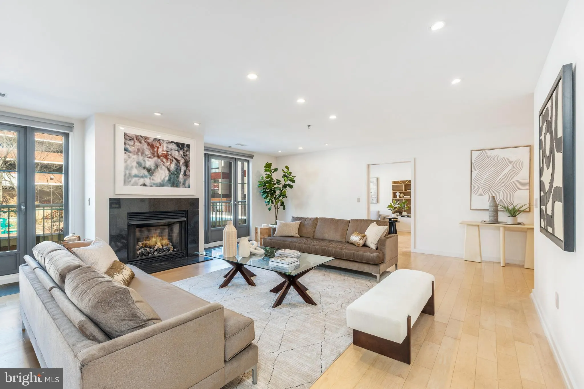 Philadelphia, Pennsylvania 19106, United States, 3 Bedrooms Bedrooms, ,3 BathroomsBathrooms,Residential,Contingent,84030