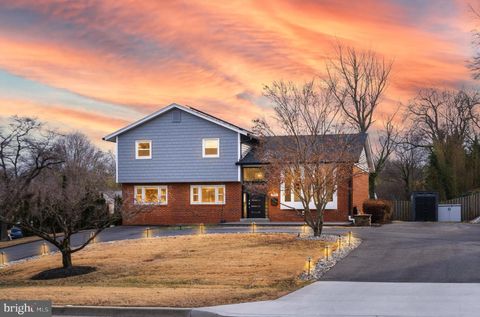 Photo of 6100 Greentree Road, BETHESDA, MD 20817 (MLS # MDMC2159496) Photo of 6100 Greentree Road, BETHESDA, MD 20817 (MLS # MDMC2159496)